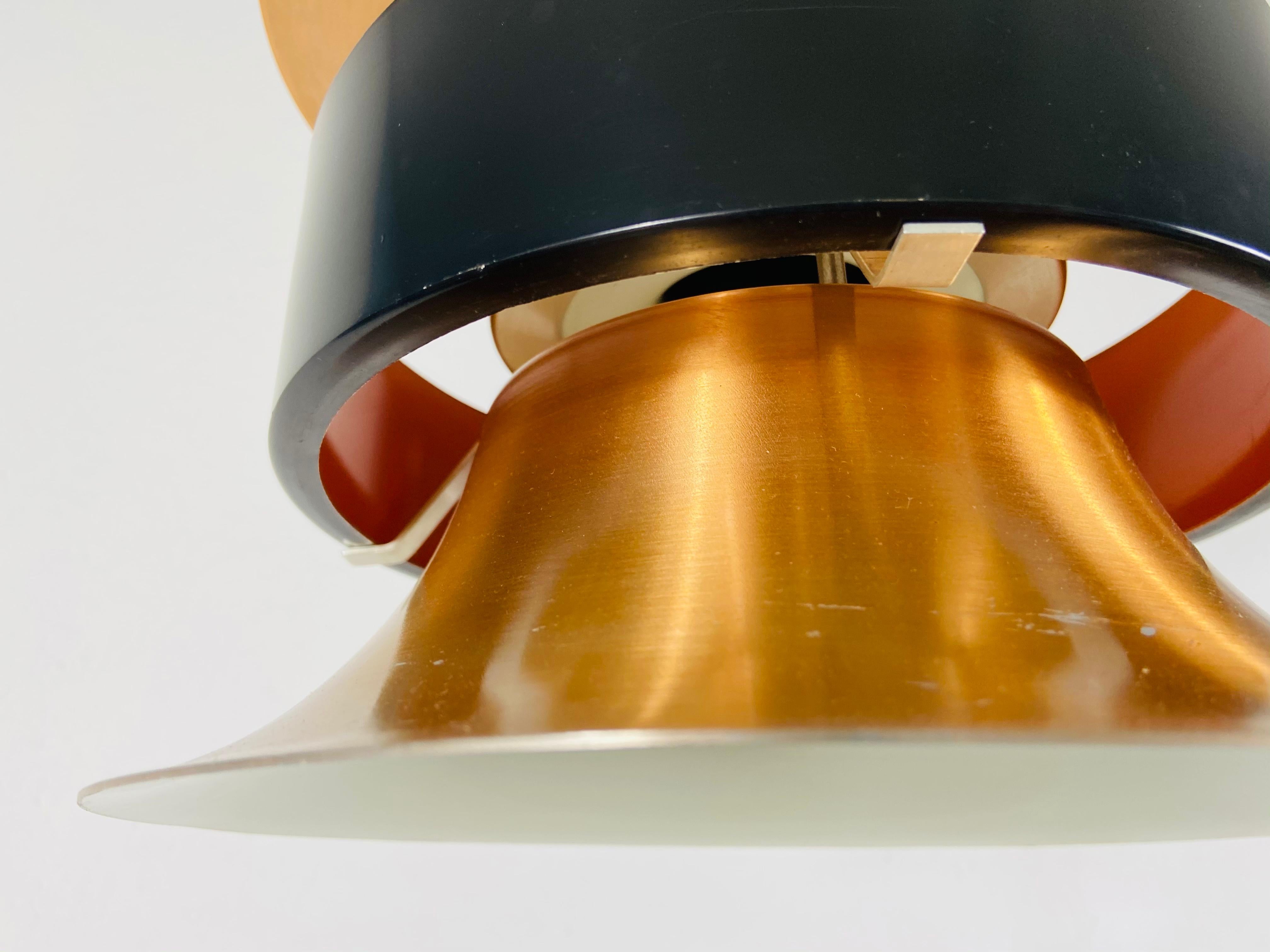 Lampe à suspension danoise en cuivre et noir, années 1960 en vente 2