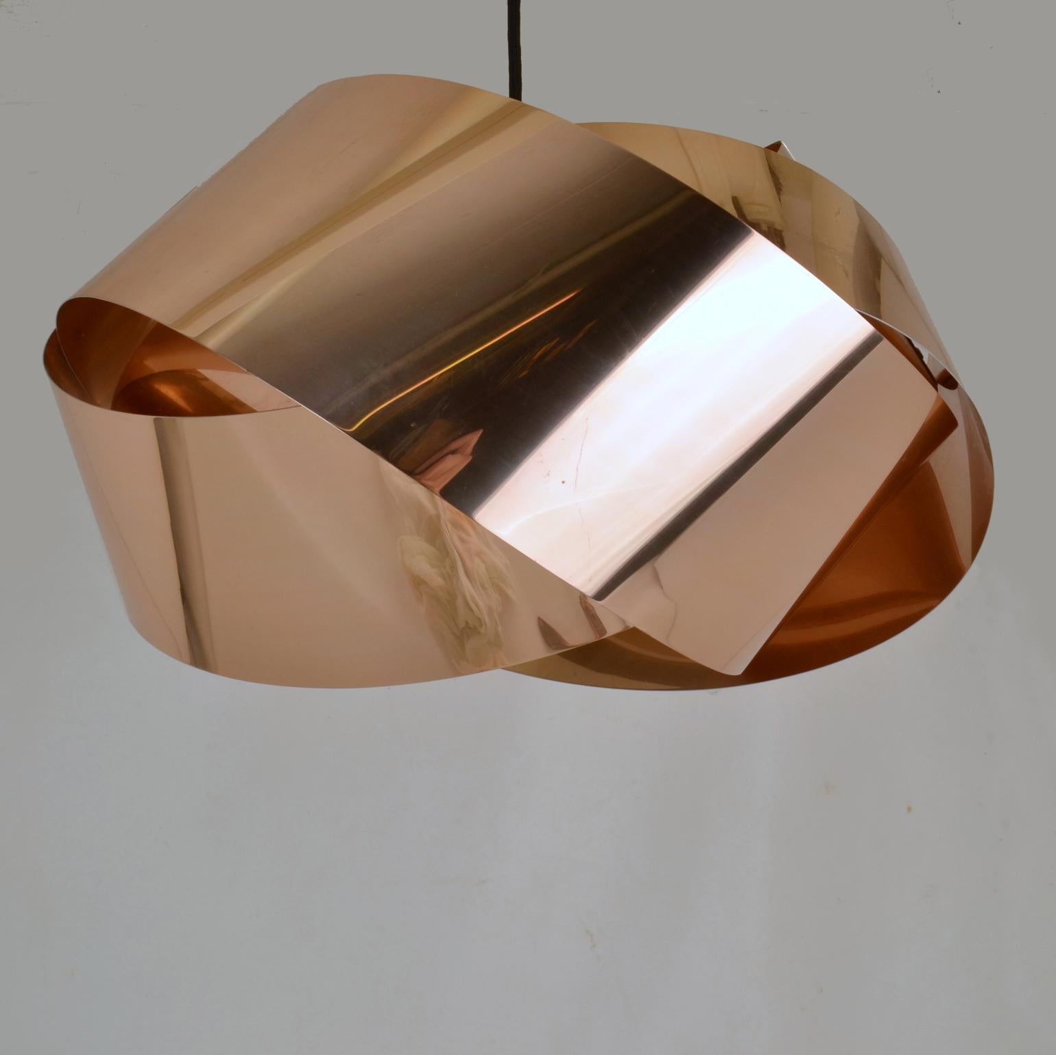 Two copper pendants shaped like a knot from thin sheet of copper gives a warm shine of light by the reflection of the copper. 
Ideal for low ceiling rooms with adjustable height.
The height can be adjusted on request to any length.