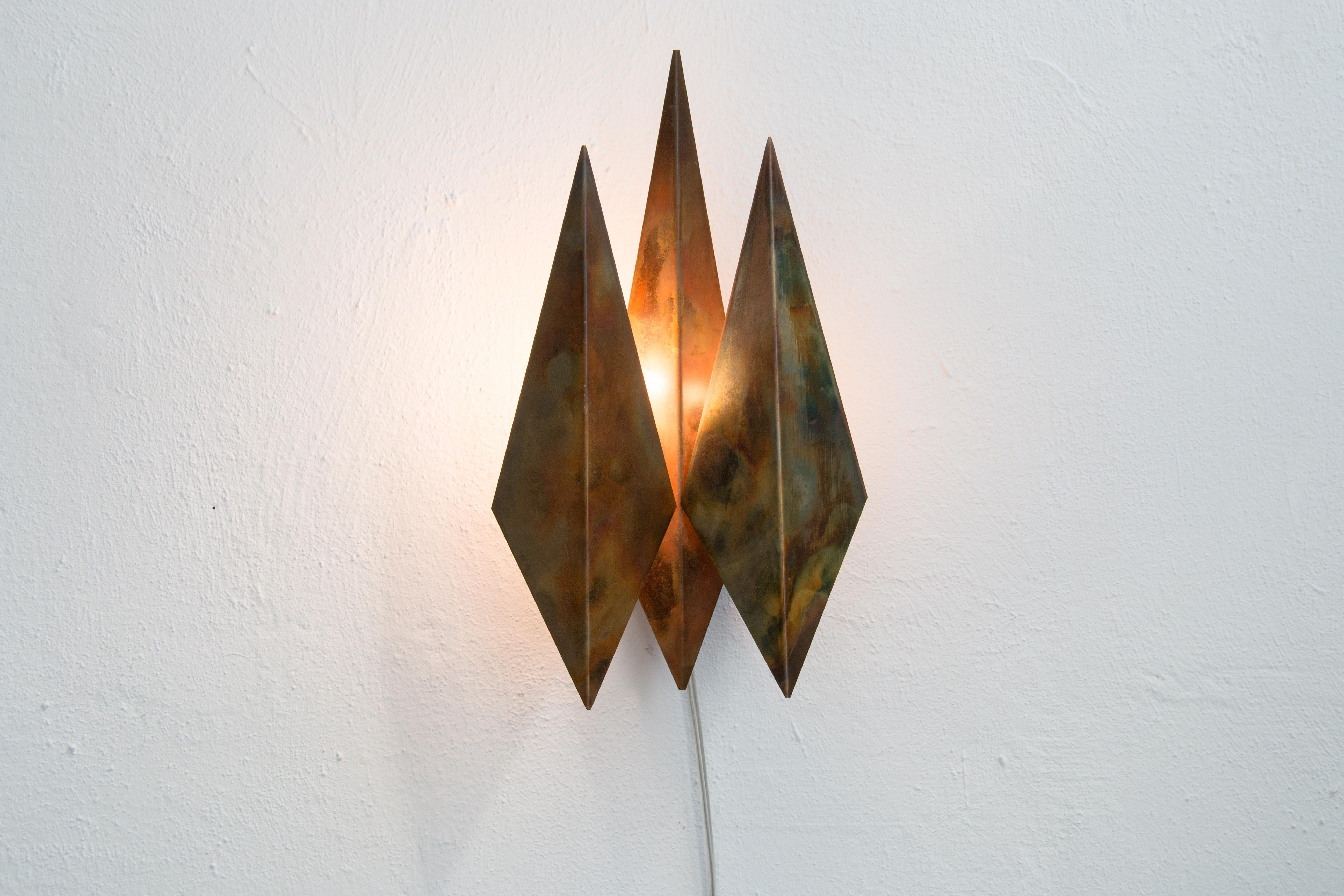Rare Vintage 1960s wall lamp by Svend Aage Holm Sørensen
Composed of three patinated copper shades
Manufactured and marked by Holm Sørensen.