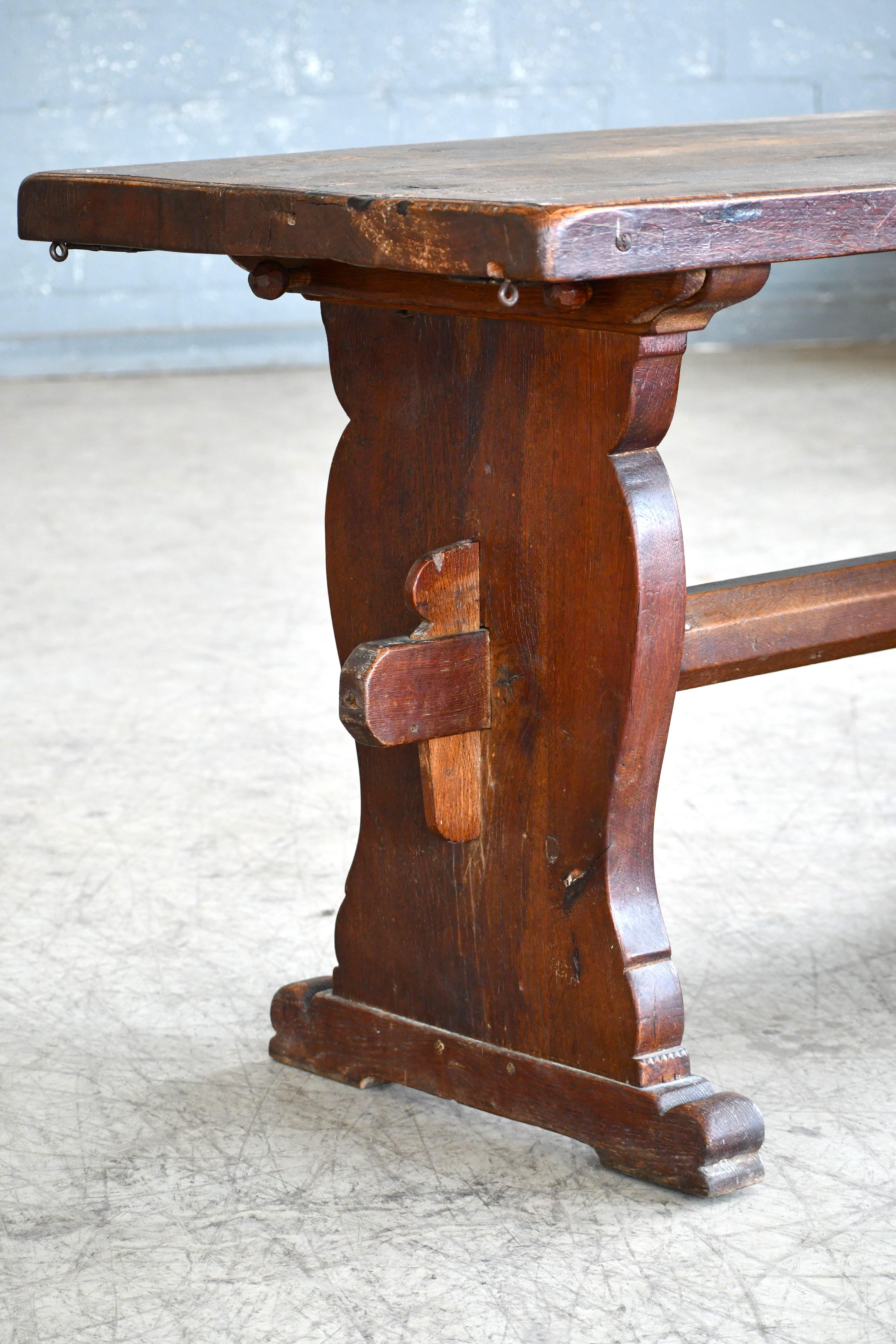 Début du 20ème siècle Table de salle à manger ou console en chêne de style campagnard danois, vers le début des années 1900 en vente