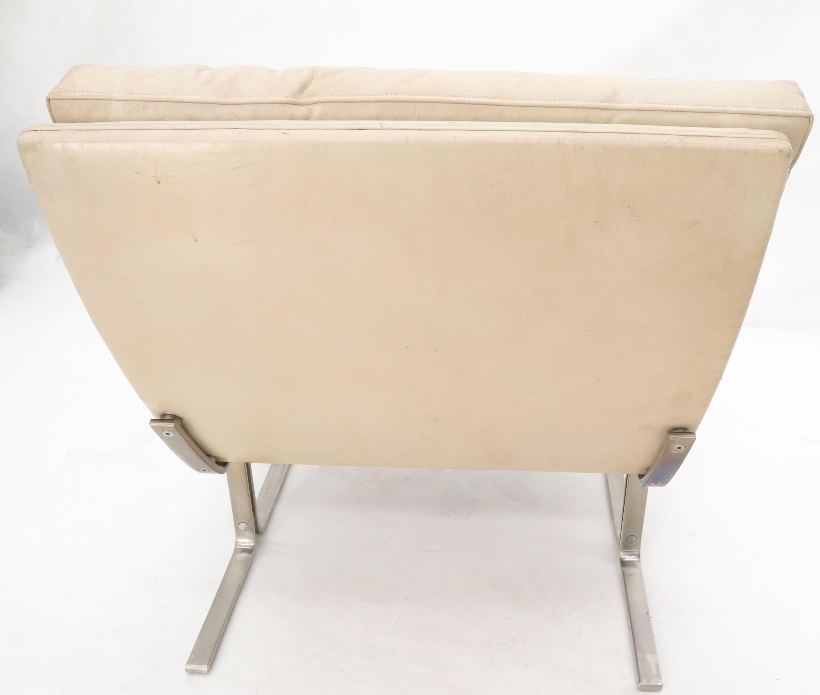 Danish Cream Off-White Leather Brushed Stainless Steel Base Lounge Chair In Good Condition In Rockaway, NJ