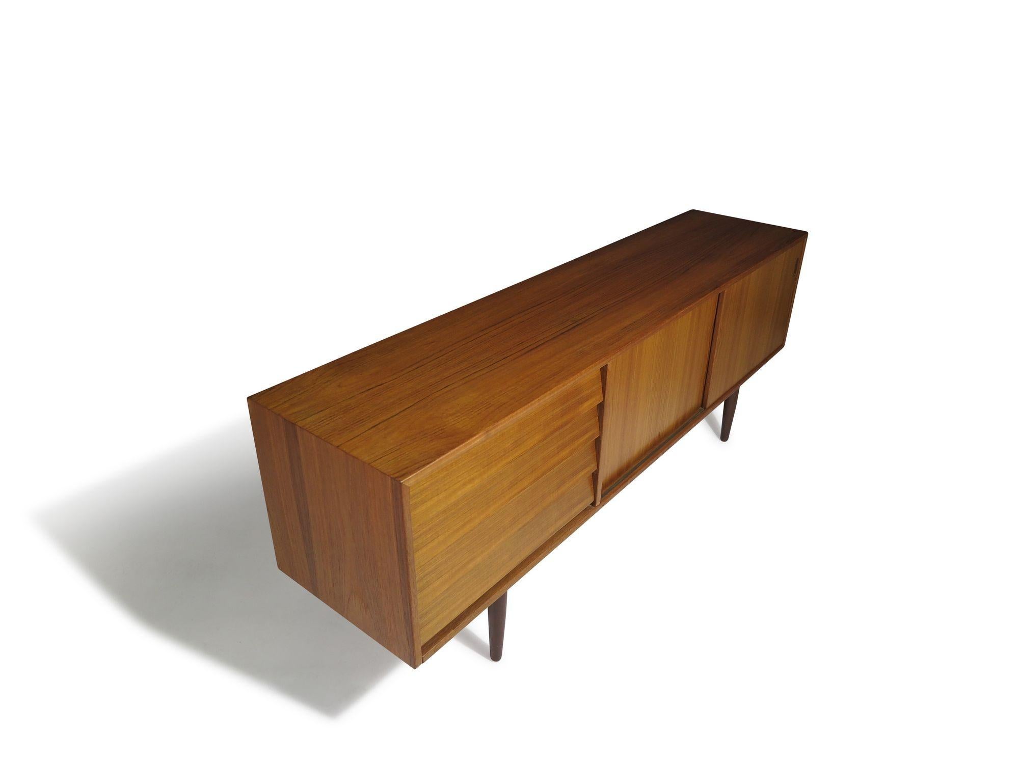 Aparador danés diseñado por Hans Olsen para Bramin Møbelfabrik, Dinamarca. en venta 2