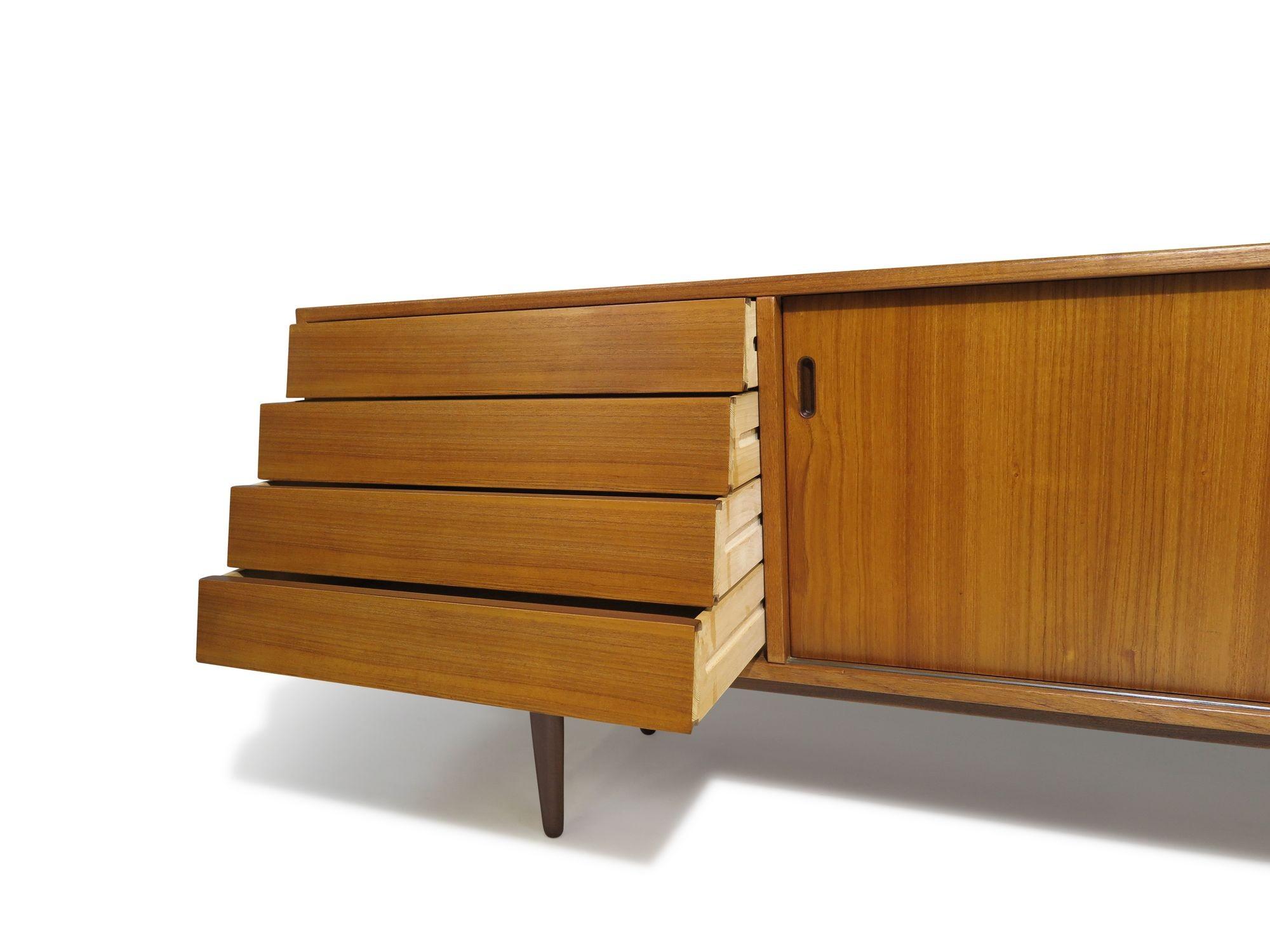 Aparador danés diseñado por Hans Olsen para Bramin Møbelfabrik, Dinamarca. Escandinavo moderno en venta
