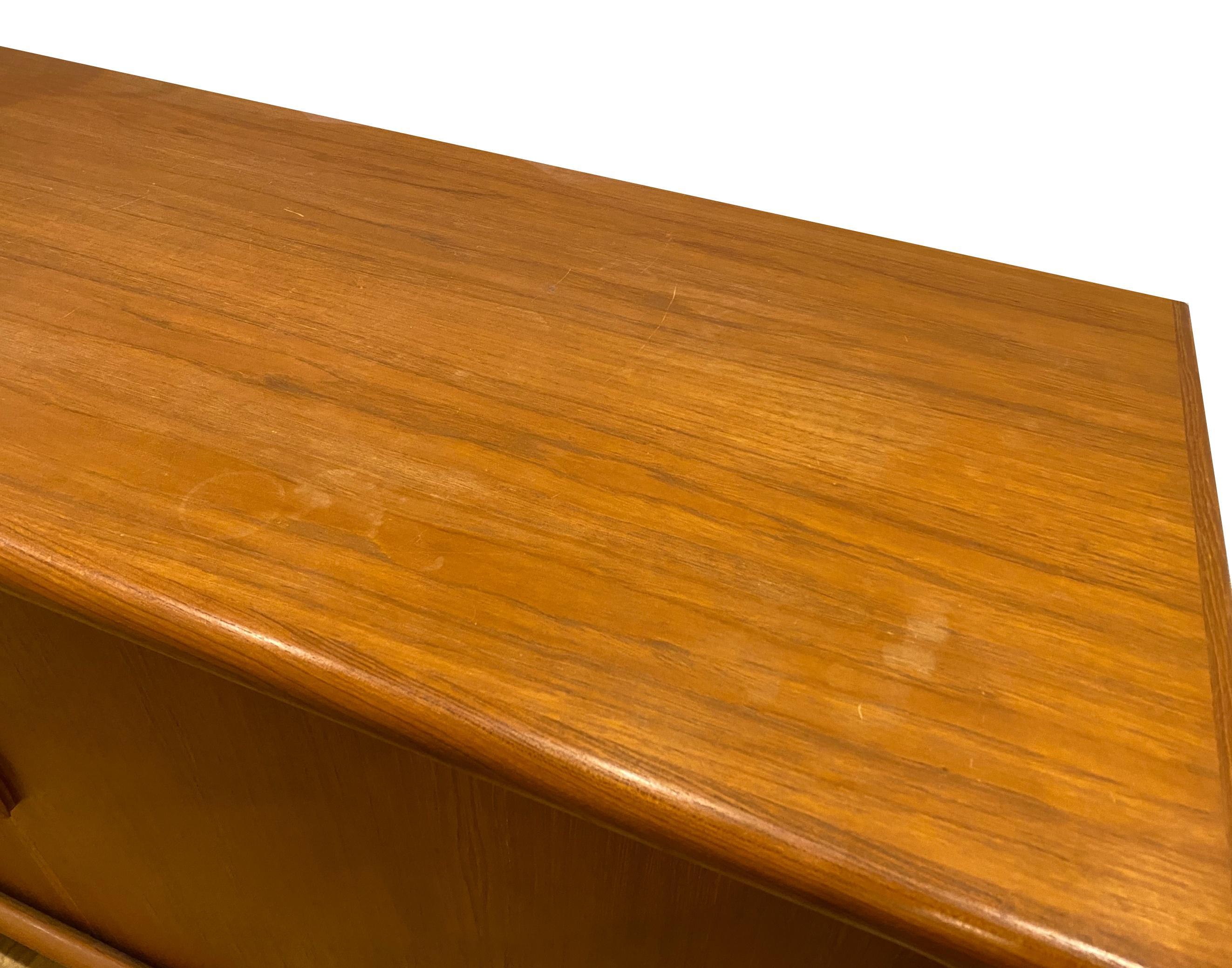 Credenza danesa con puertas de persiana de Dyrlund Denmark, Años 60 en venta 8