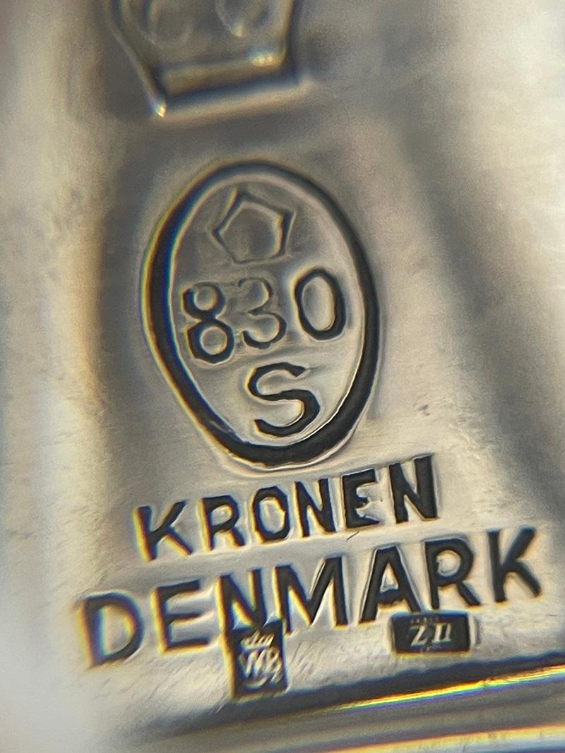 Danois Carafe danoise en cristal avec monture à col en argent, Danemark, années 1960 en vente