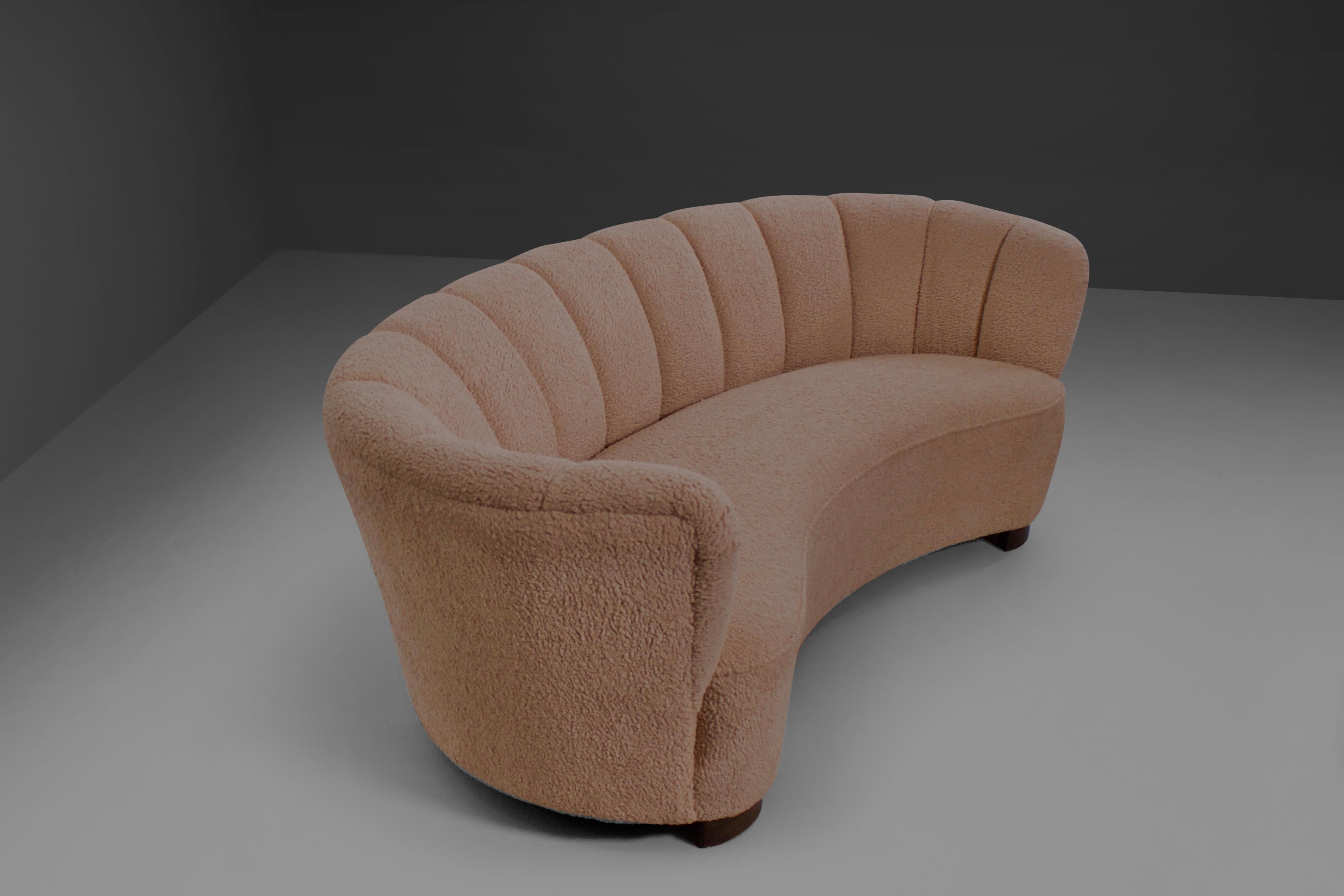 20th Century Danish Curved Banana Sofa in a Powder Pink Wool Fabric, 1940s For Sale