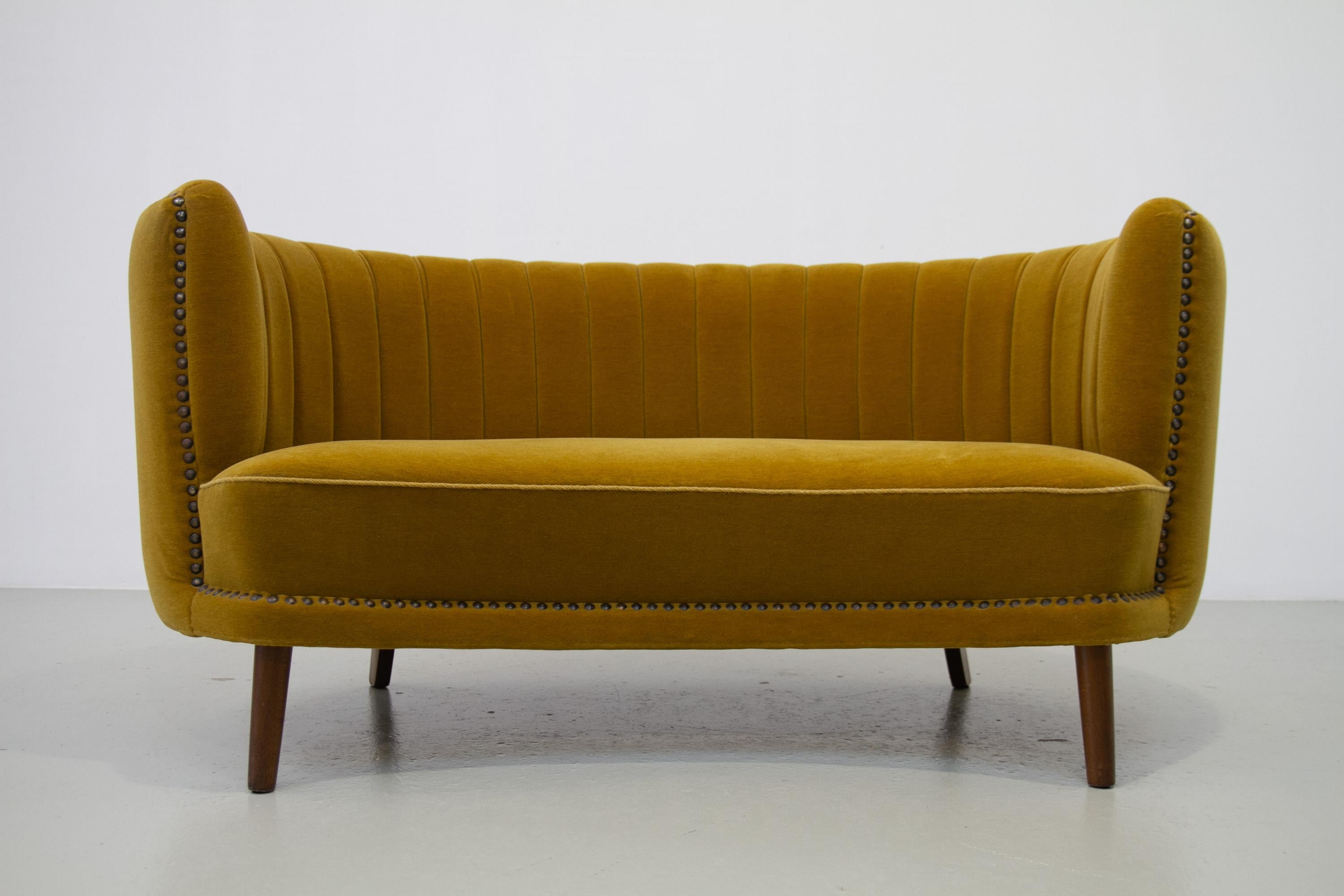 Danish Curved Banana Sofa in Velour, 1950. For Sale 4