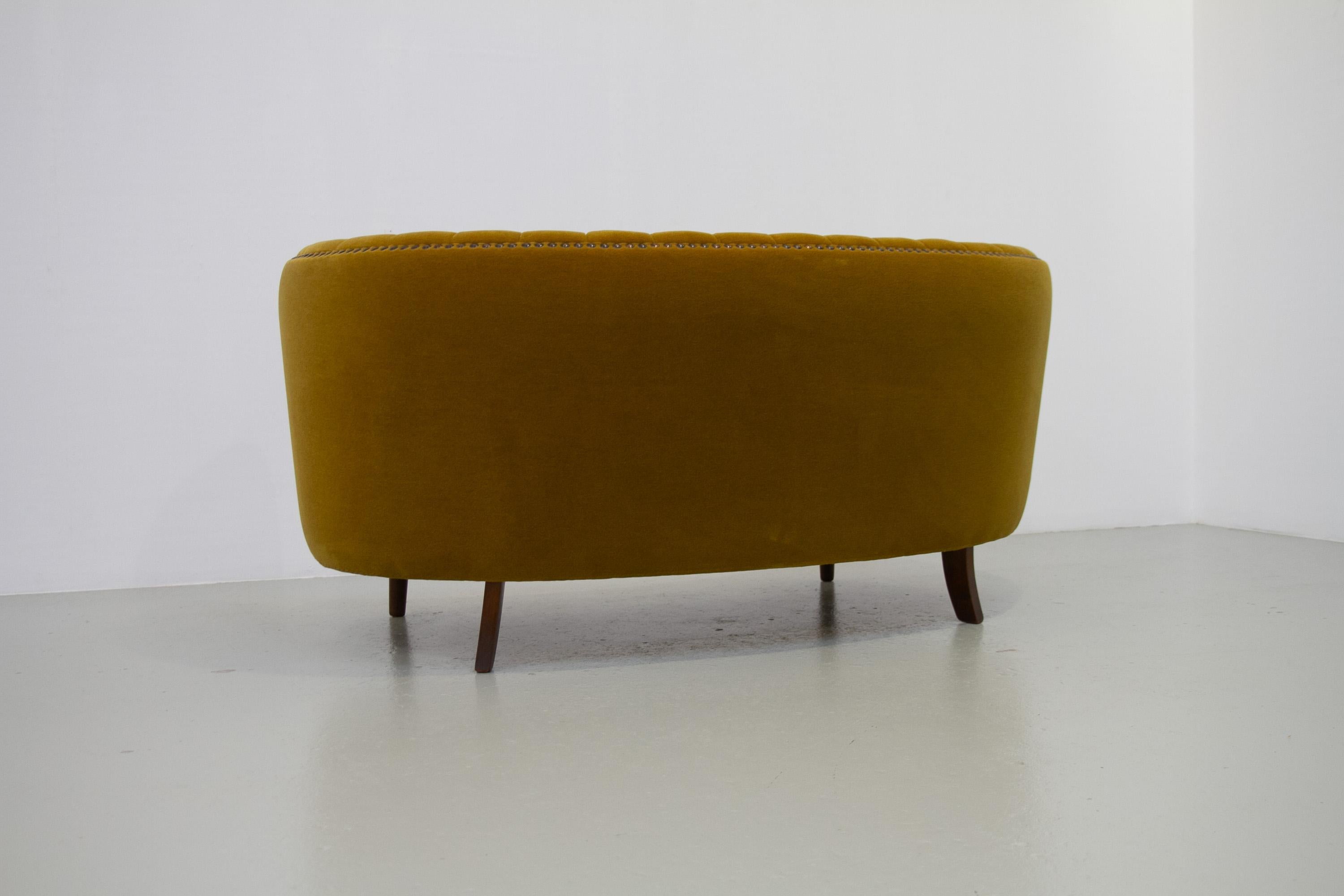 Danish Curved Banana Sofa in Velour, 1950. For Sale 5