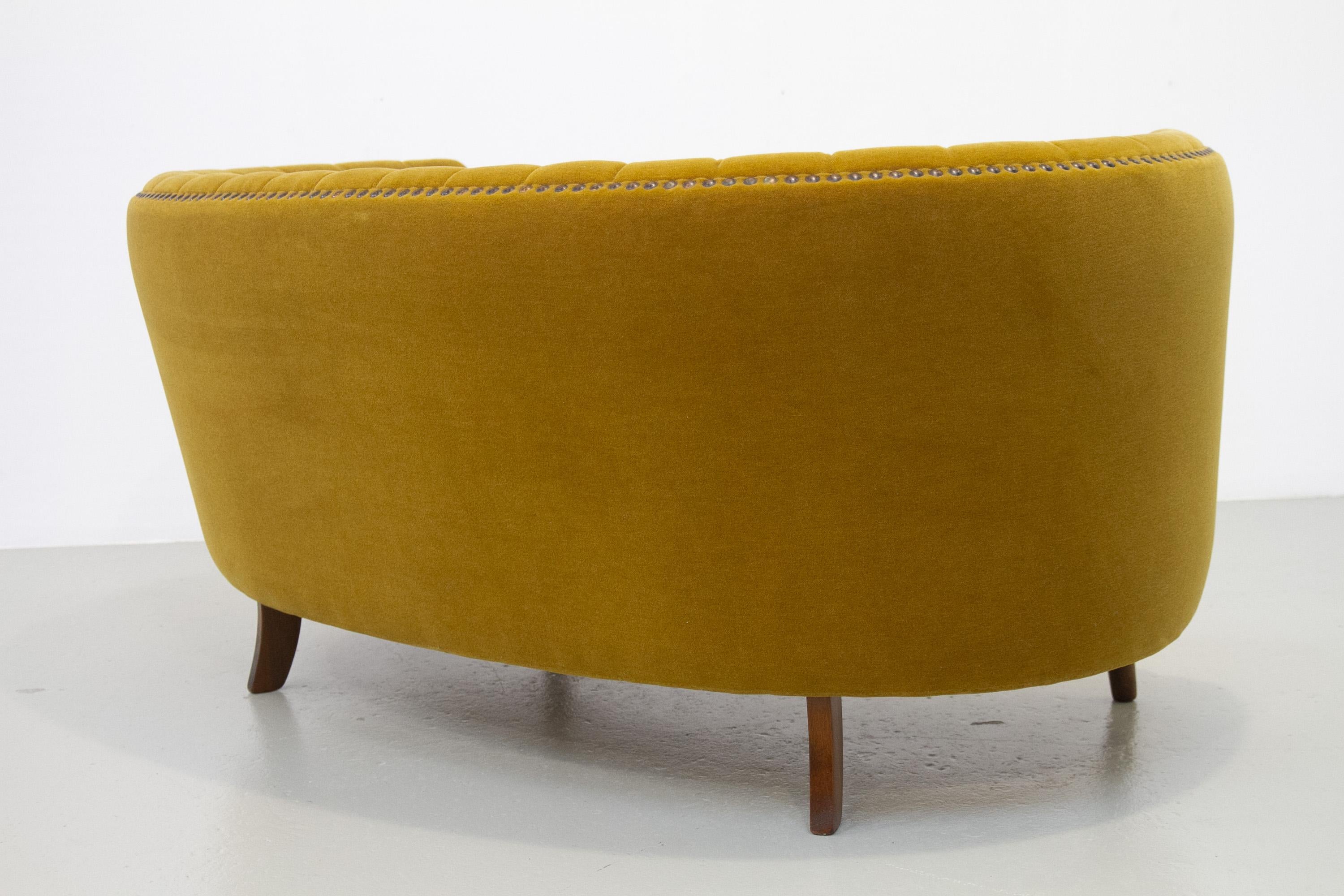 Danish Curved Banana Sofa in Velour, 1950. For Sale 6