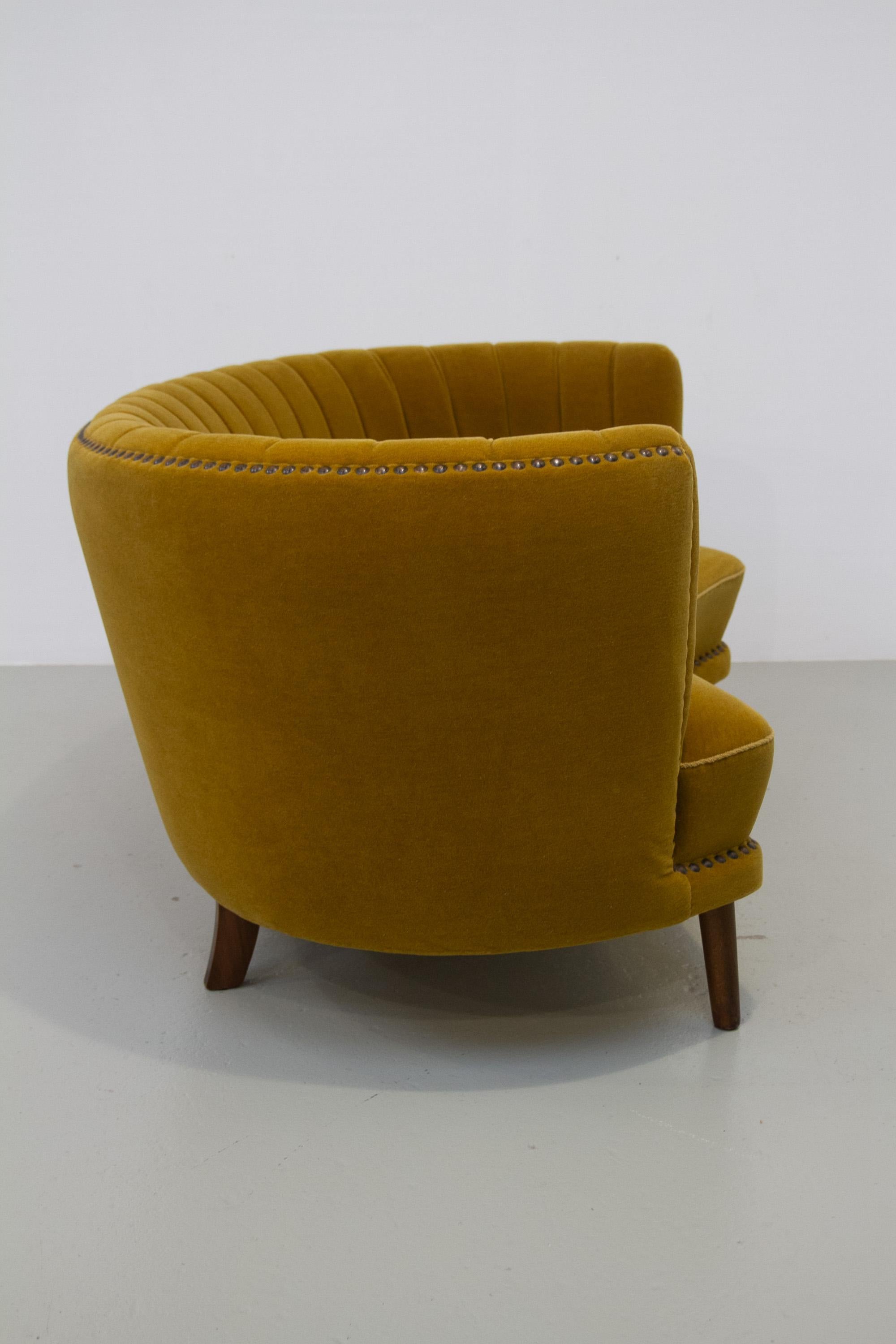 Danish Curved Banana Sofa in Velour, 1950. For Sale 7