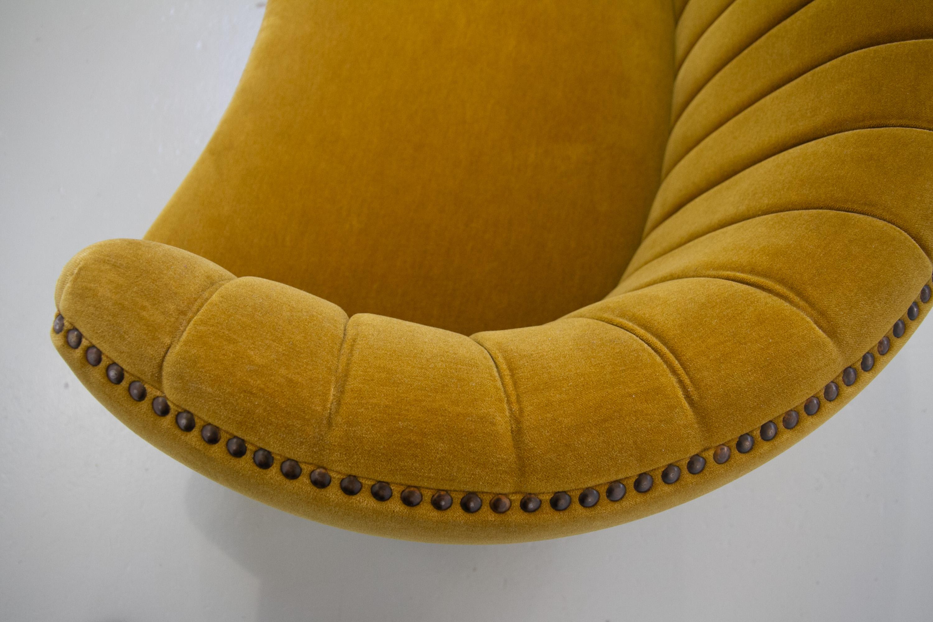 Danish Curved Banana Sofa in Velour, 1950. For Sale 8