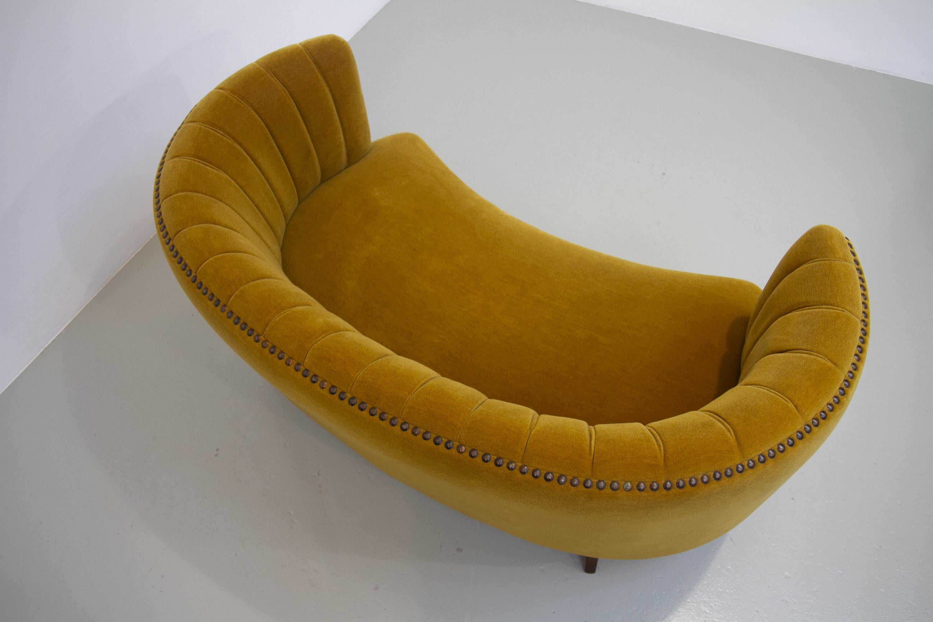 Danish Curved Banana Sofa in Velour, 1950. For Sale 9