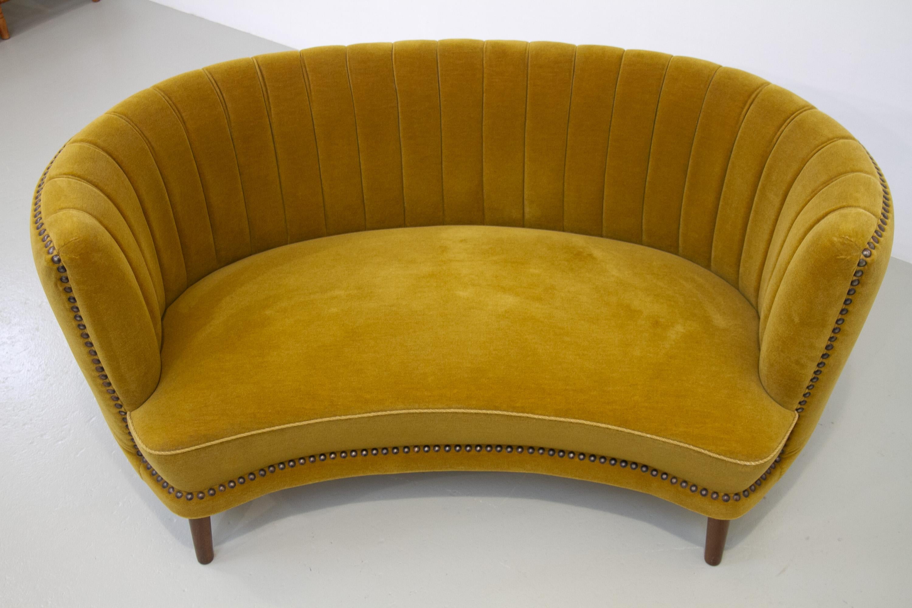 Danish Curved Banana Sofa in Velour, 1950. For Sale 11