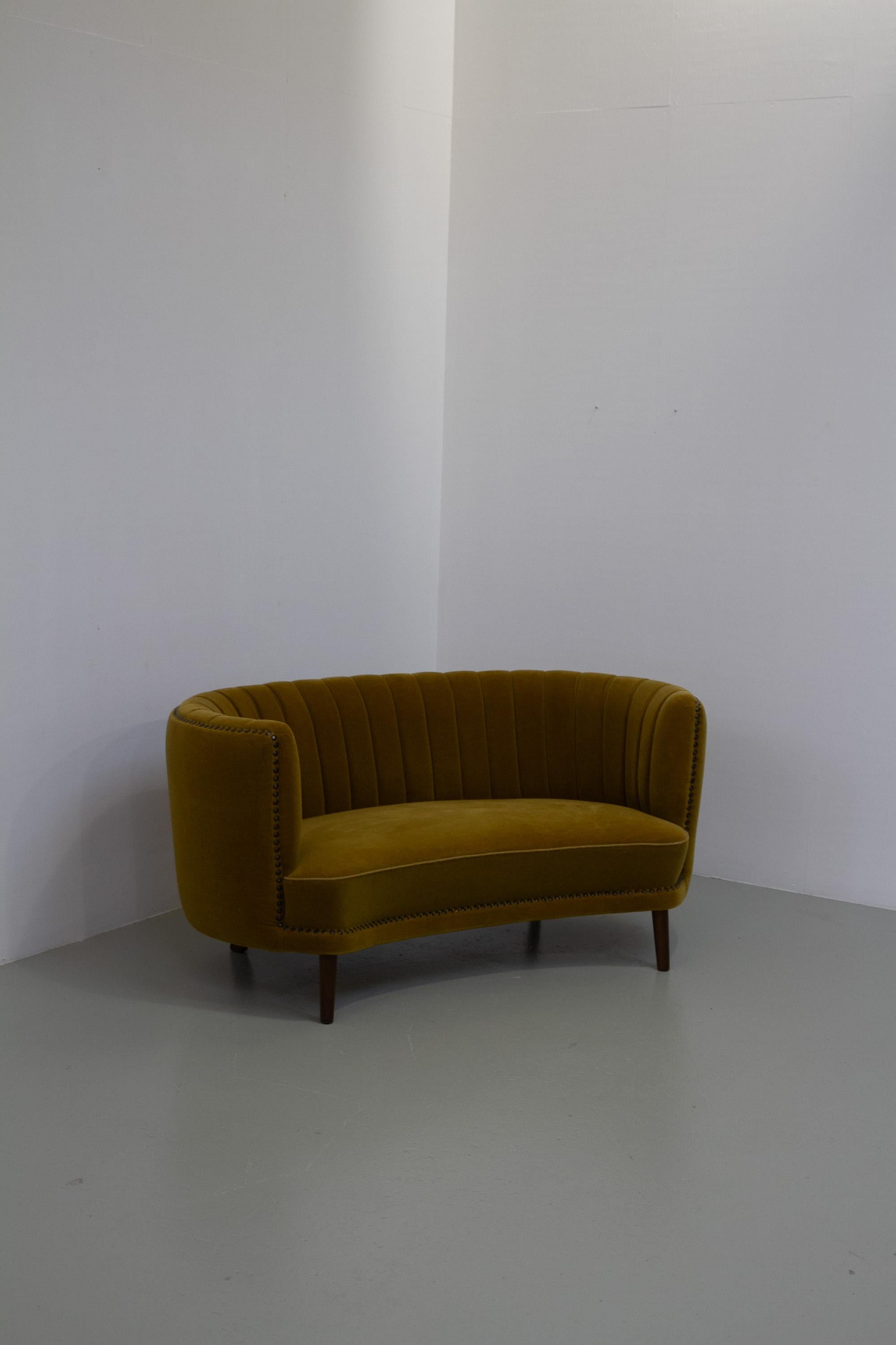 Danish Curved Banana Sofa in Velour, 1950. For Sale 12