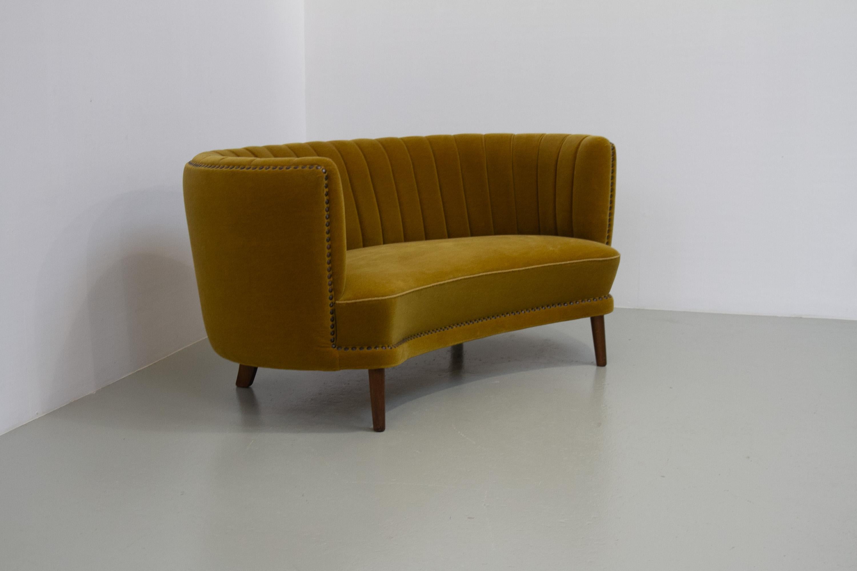 Danish Curved Banana Sofa in Velour, 1950. For Sale 13