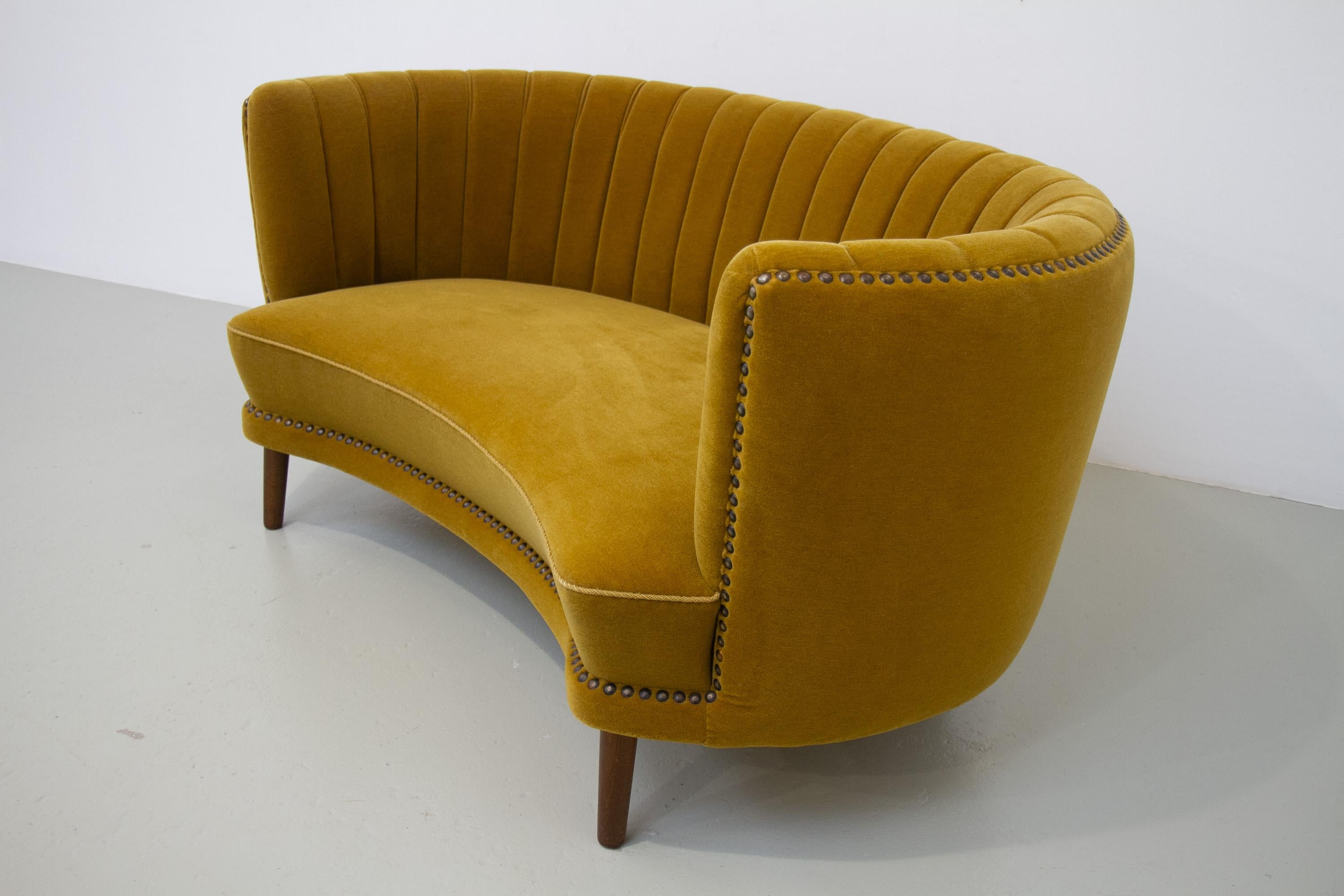 Danish Curved Banana Sofa in Velour, 1950. For Sale 14