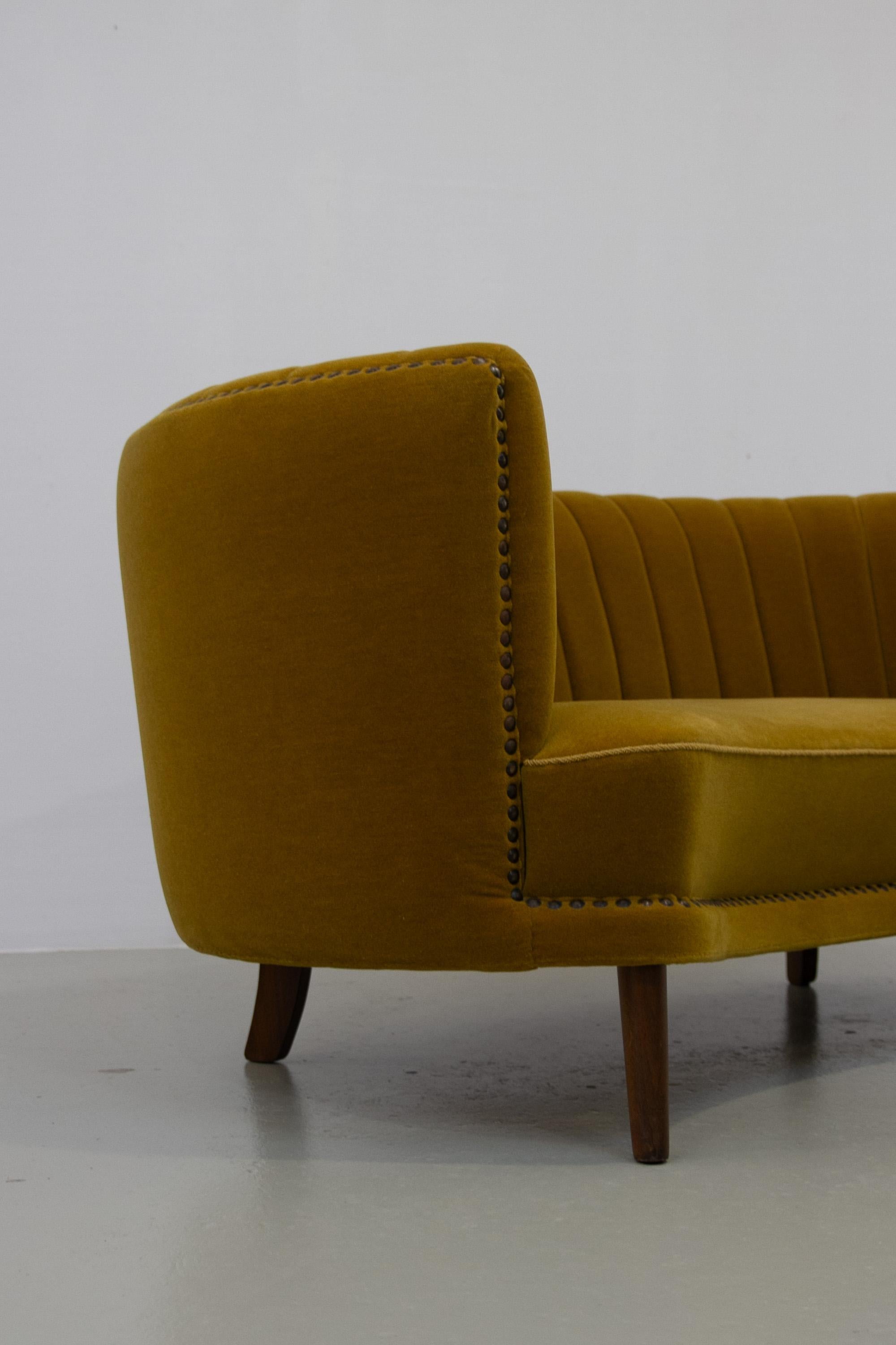 Danish Curved Banana Sofa in Velour, 1950. In Good Condition For Sale In Asaa, DK