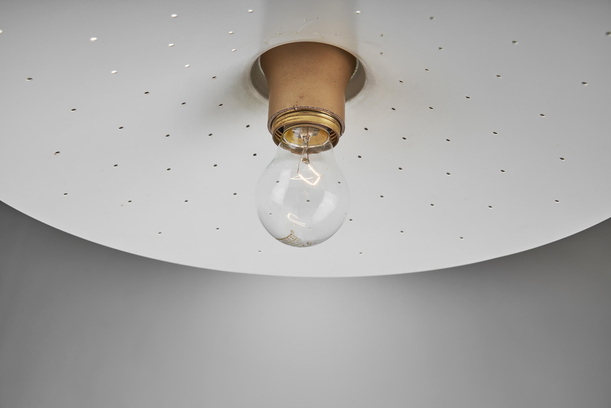 Lampada da terra danese in ottone curvato, Danimarca, anni '50 circa in vendita 4