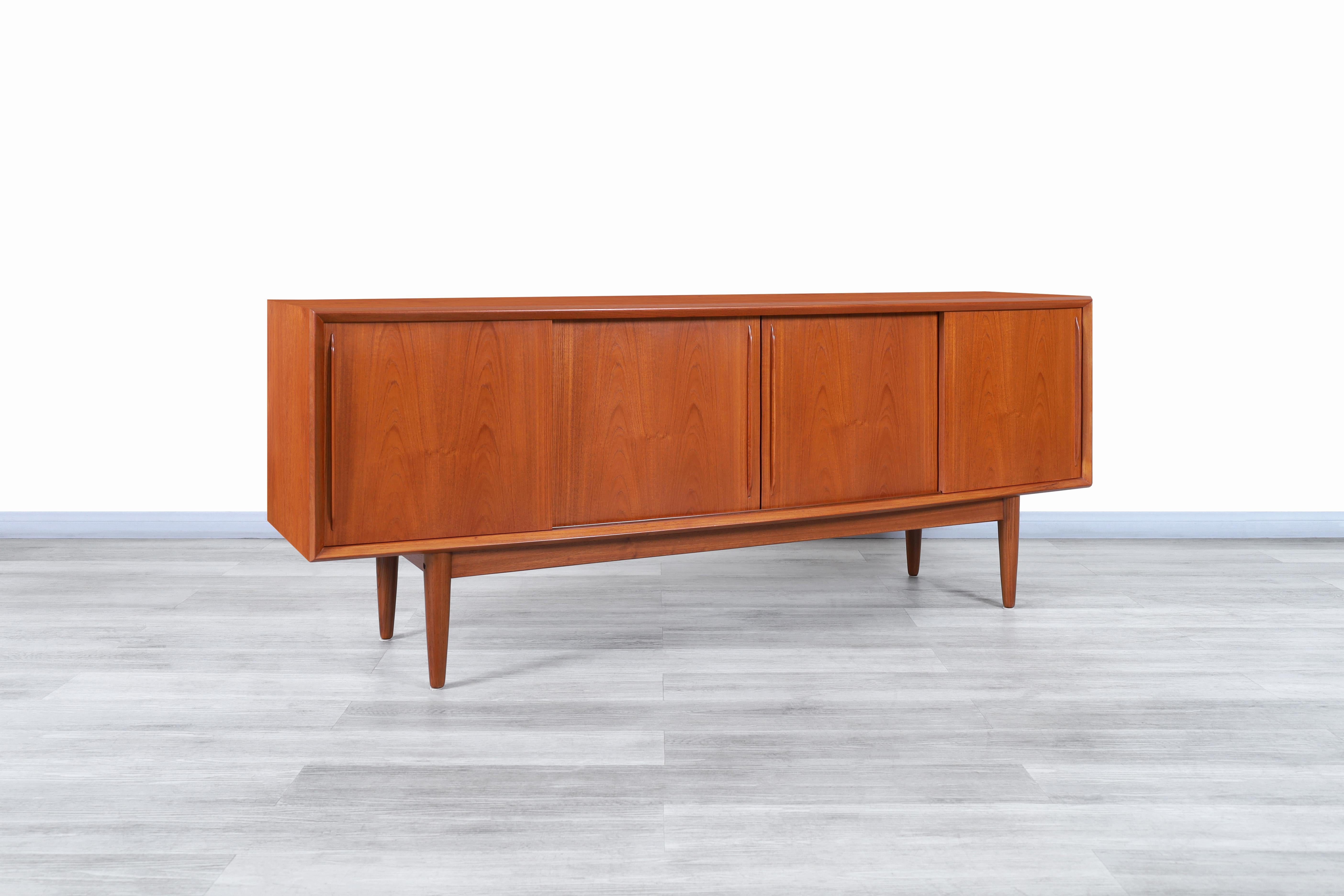 Wonderful Danish modern teak credenza designed by Svend A. Larsen for H.P. Hansen in Denmark, circa 1960s. This piece represents the region where it was built and stands out for the elegant lines that make up its structure and the cultivated figures