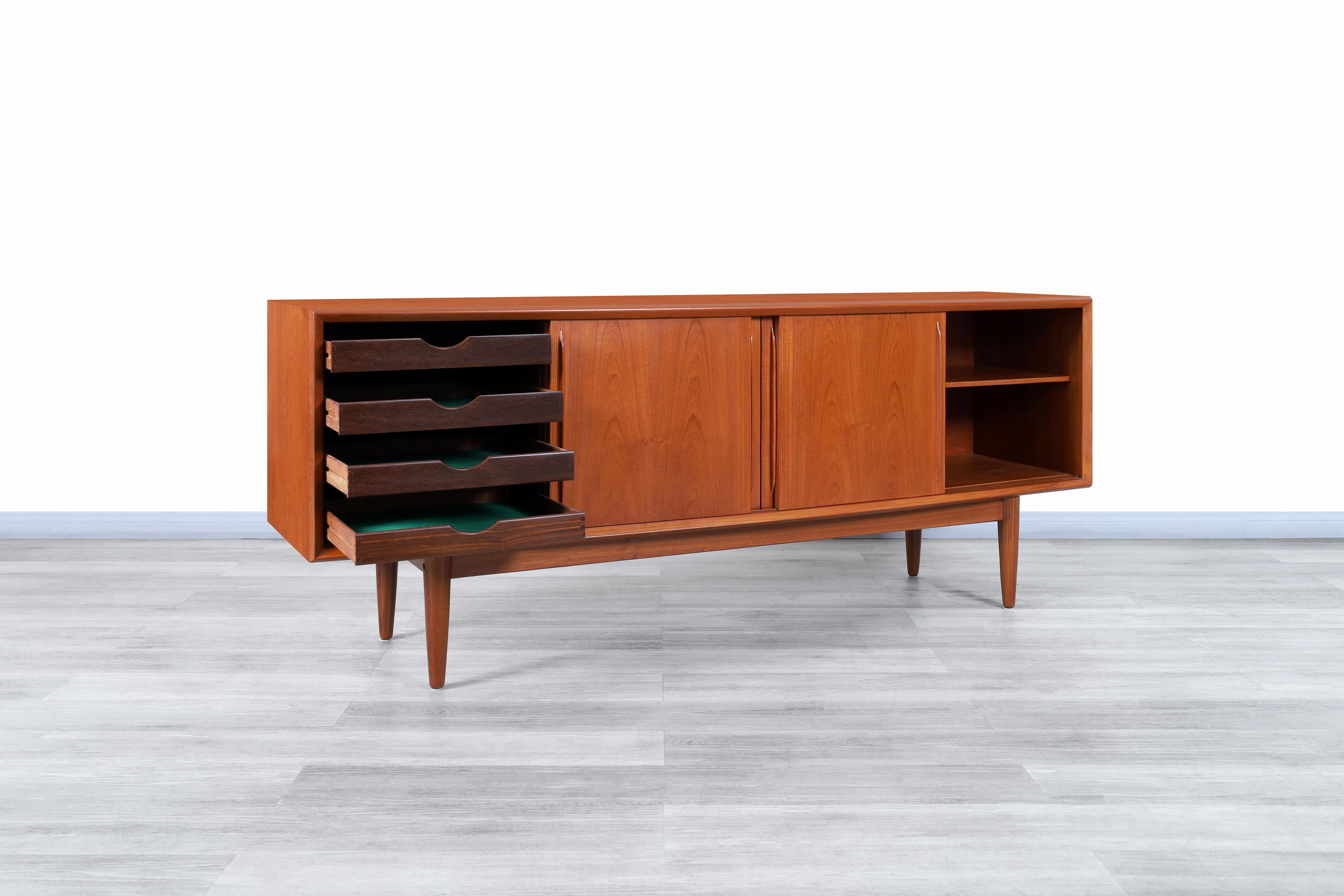 Danish Curved-Front Teak Credenza by Svend A. Larsen for H.P. Hansen In Excellent Condition In North Hollywood, CA
