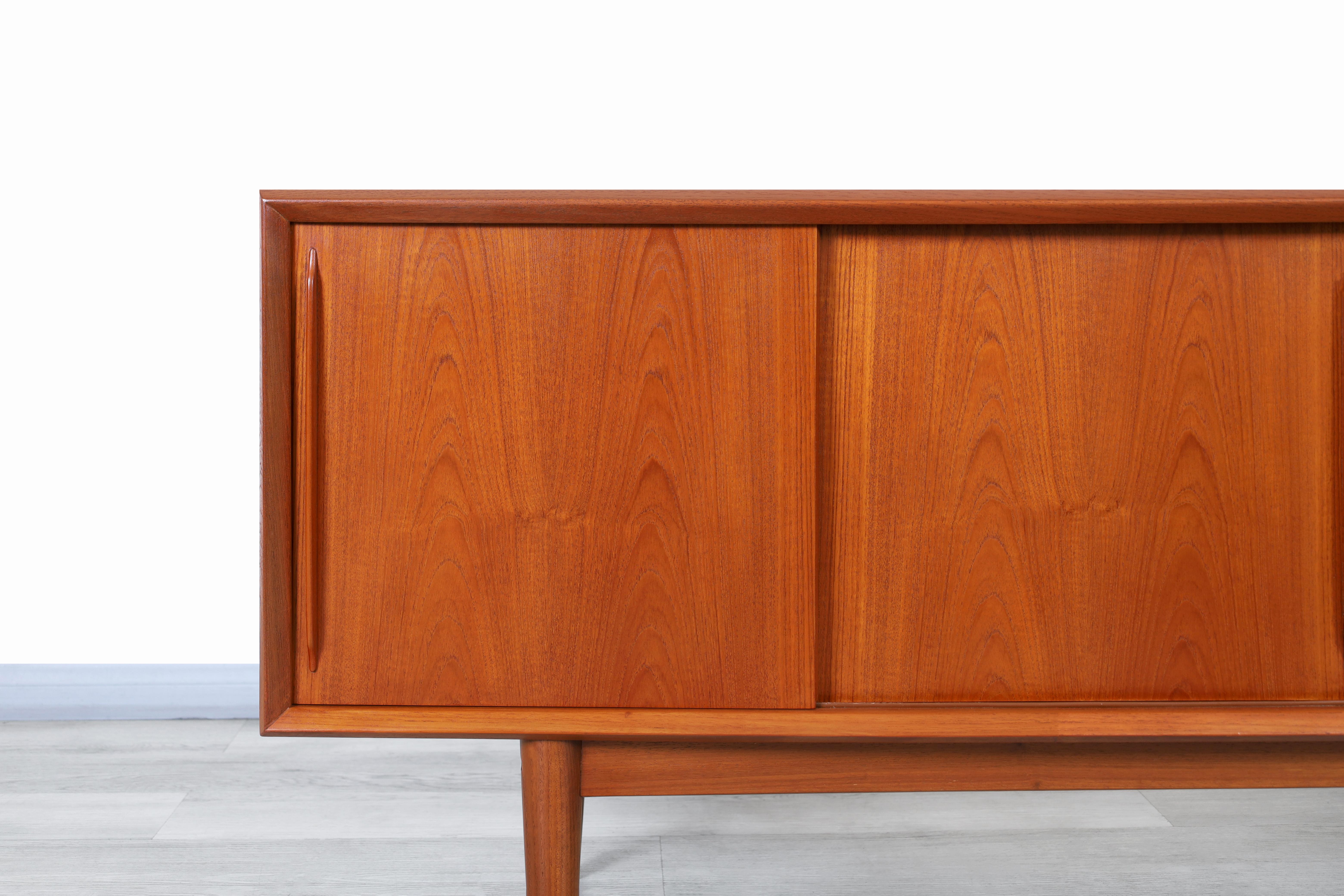 Danish Curved-Front Teak Credenza by Svend A. Larsen for H.P. Hansen 4