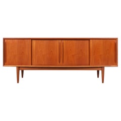 Dänisches Teakholz-Credenza mit geschwungener Front von Svend A. Larsen für H.P. Hansen