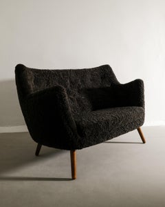 Sofá Poeta curvo danés de mediados de siglo de Finn Juhl Producido por Niels Vodder, 1941