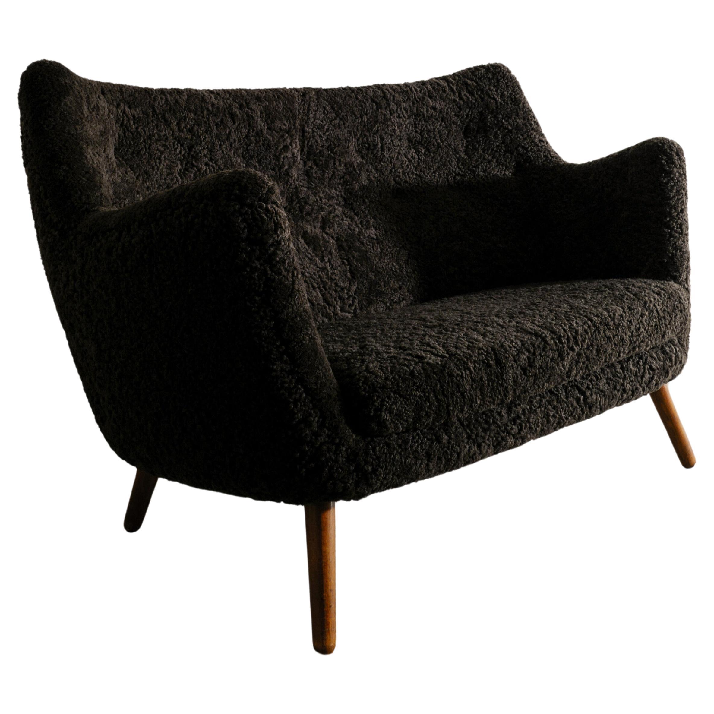 Danish Curved Mid Century Poet Sofa by Finn Juhl Produced by Niels Vodder, 1941  For Sale