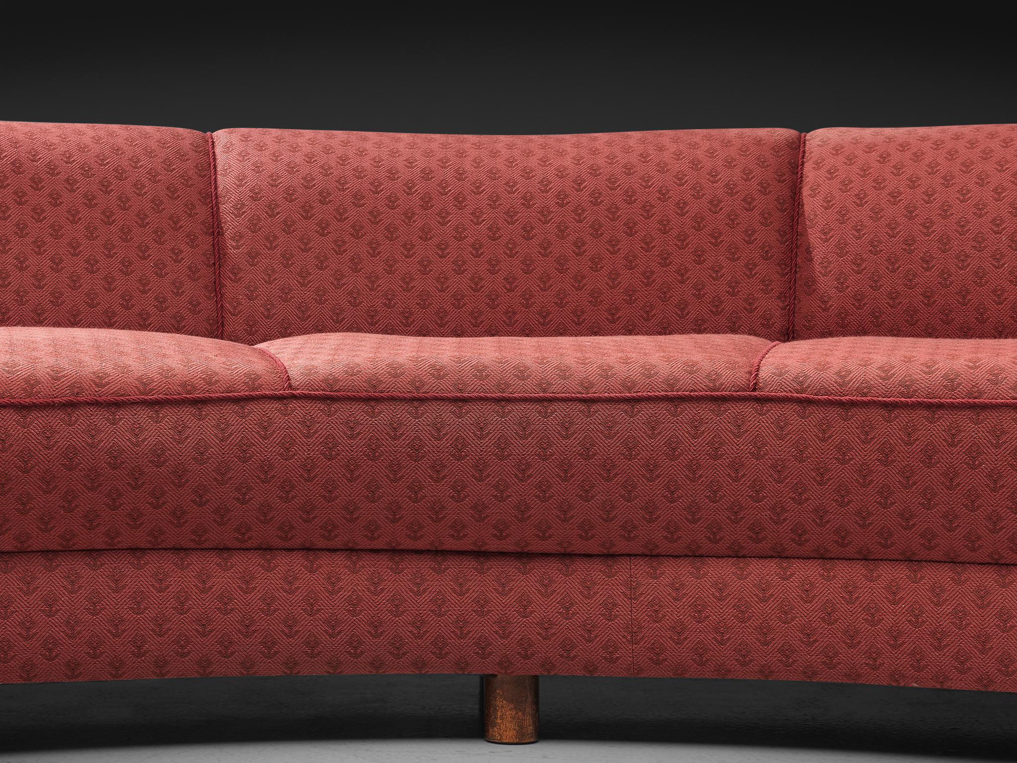 Dänisches geschwungenes Sofa mit geblümter roter Polsterung im Angebot 3