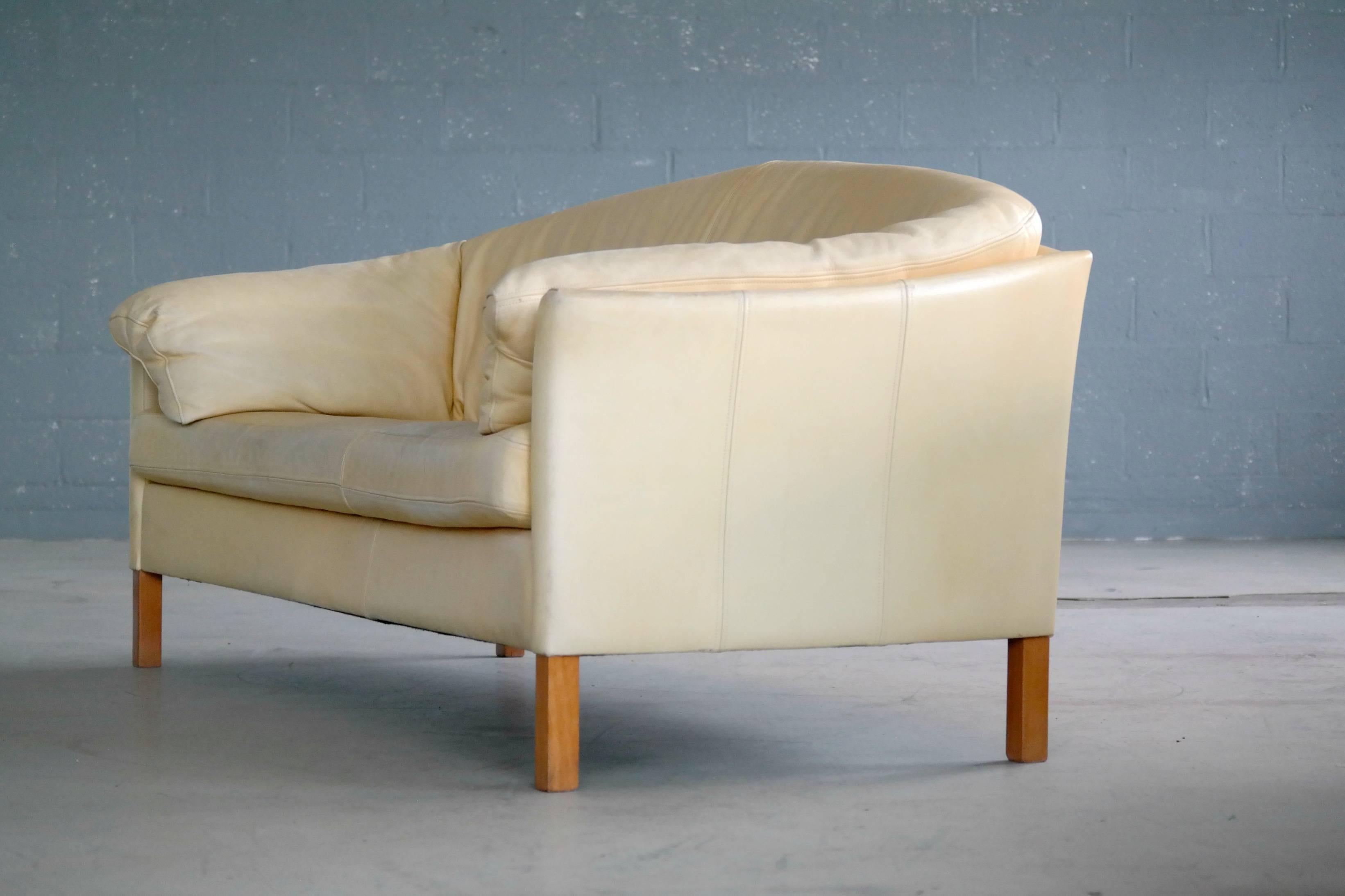 Mid-Century Modern Danish Curved Sofa in Pale Yellow Leather Model MH535 by Mogens Hansen