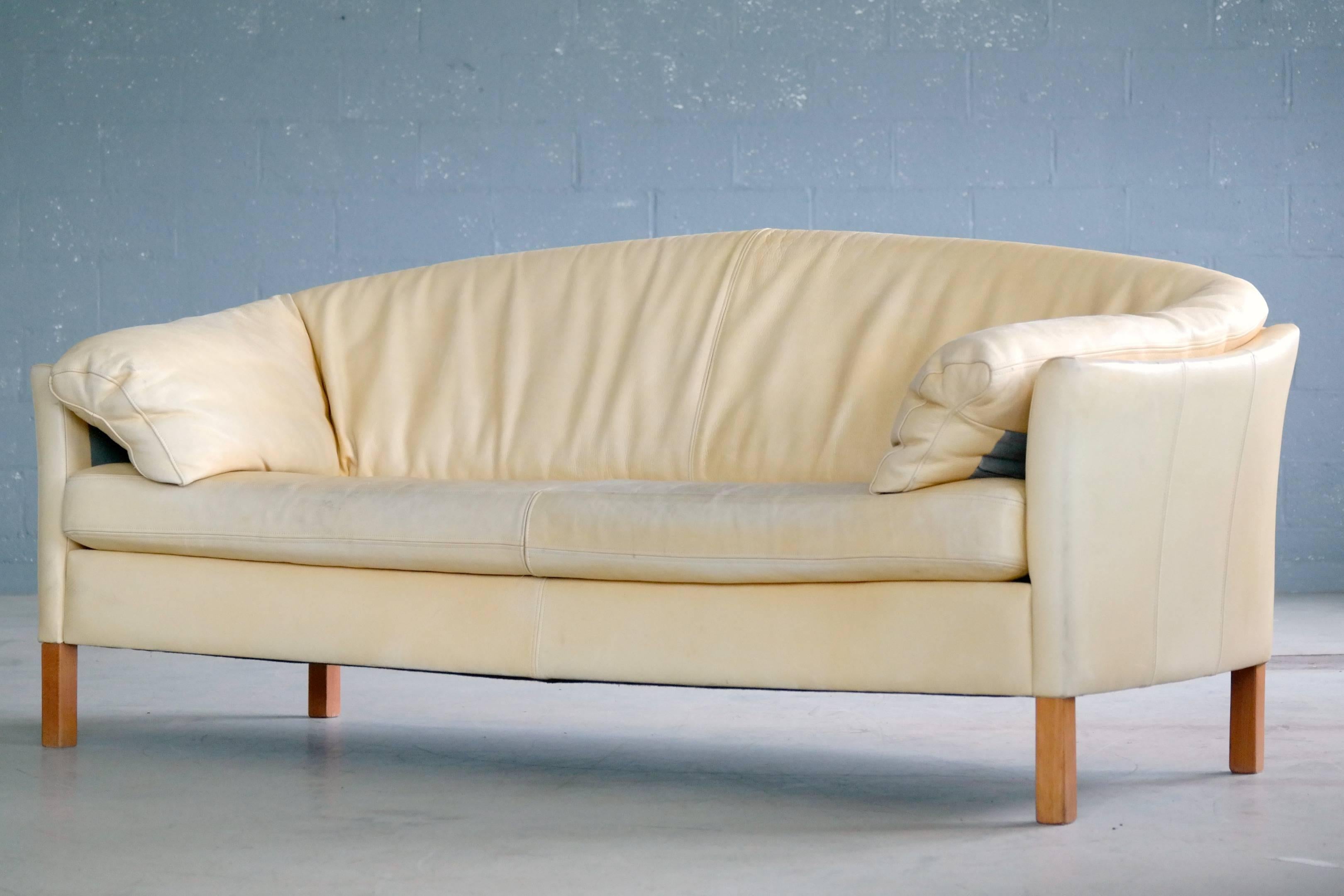 Danish Curved Sofa in Pale Yellow Leather Model MH535 by Mogens Hansen In Good Condition In Bridgeport, CT