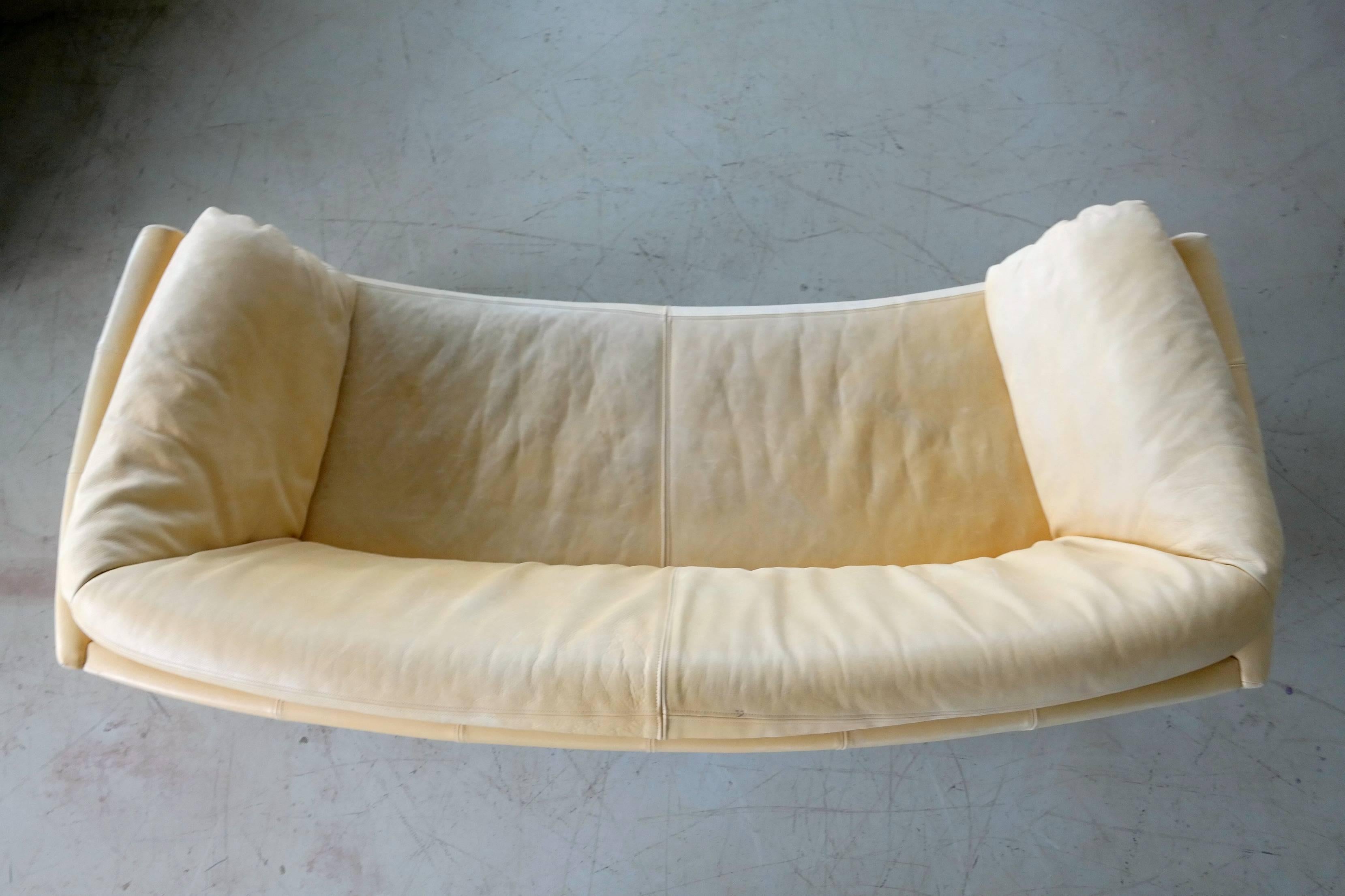 Mid-20th Century Danish Curved Sofa in Pale Yellow Leather Model MH535 by Mogens Hansen