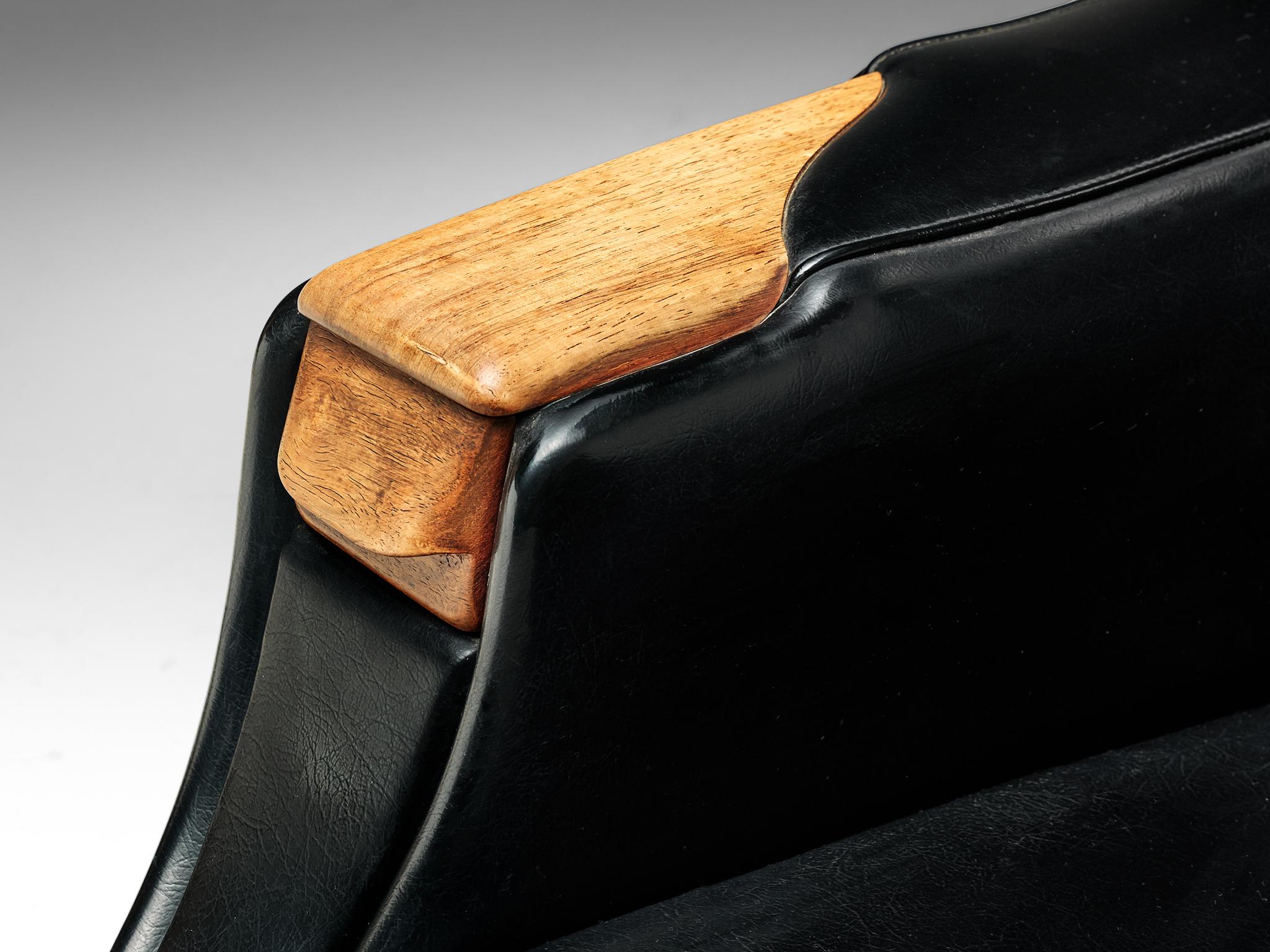 Imitation cuir Chaise longue danoise personnalisable par H.W. Klein en vente