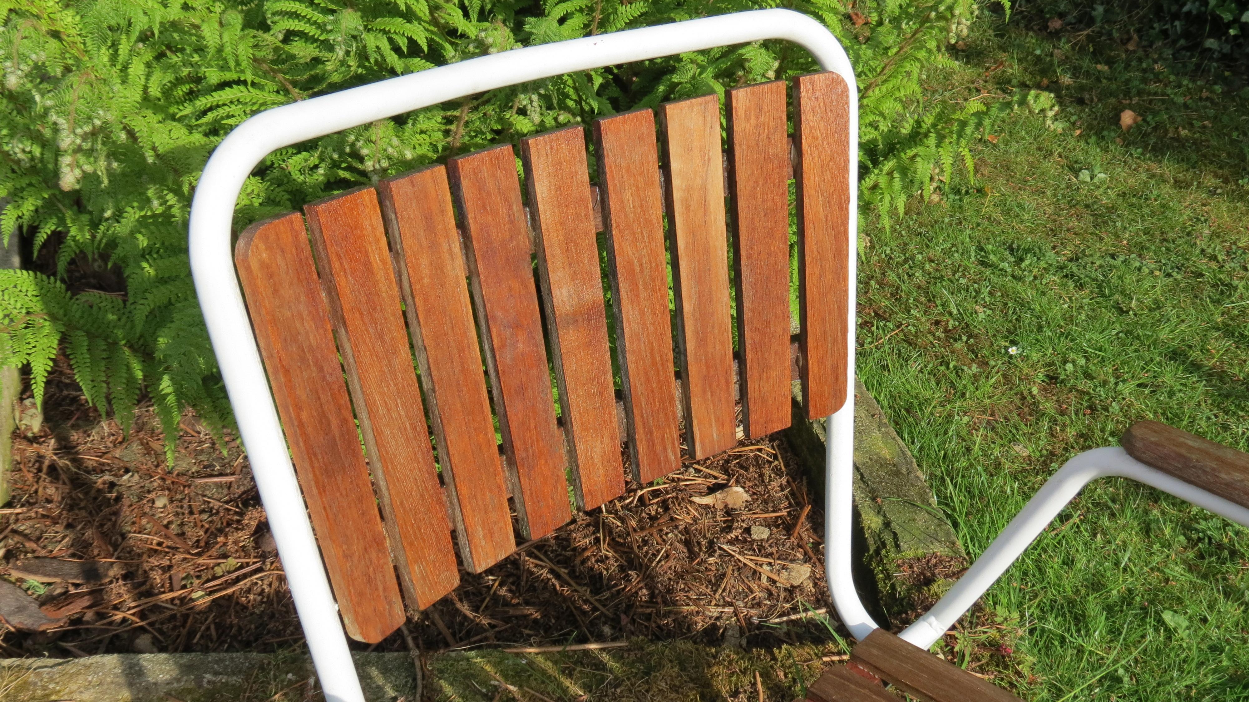 Danish Daneline Garden Chairs in Teak Set of 4 Stackable Garden Chairs In Good Condition In Stow on the Wold, GB