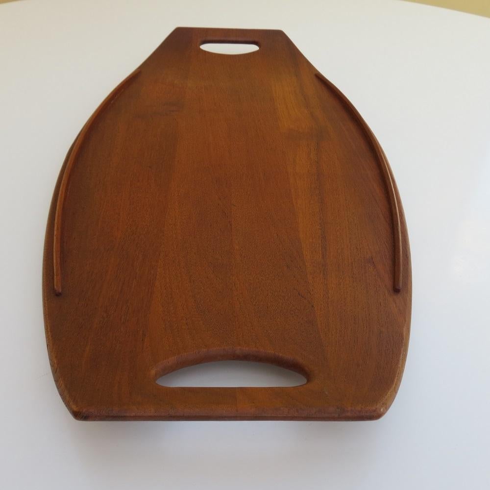 Large teak tray designed by Jens Quistgaard for Dansk Design, 1950s.

Solid teak, in good vintage condition. Stamped Dansk Design, Denmark to the underside. 

Measures: 60cm x 30cm x 4cm.


   