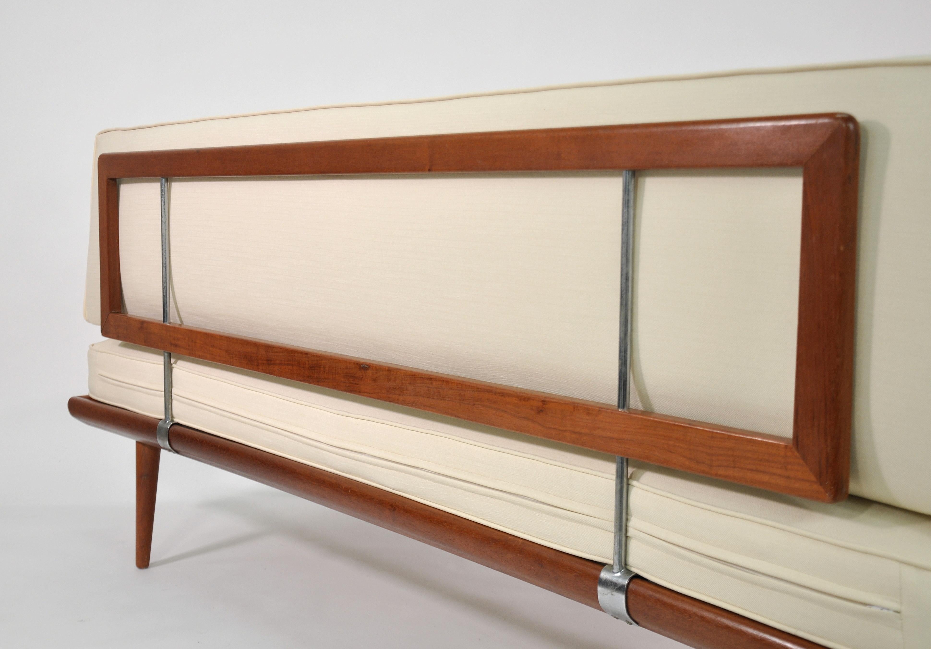 Danish Daybed Minerva by Peter Hvidt for France & Daverkosen In Good Condition In Miami, FL