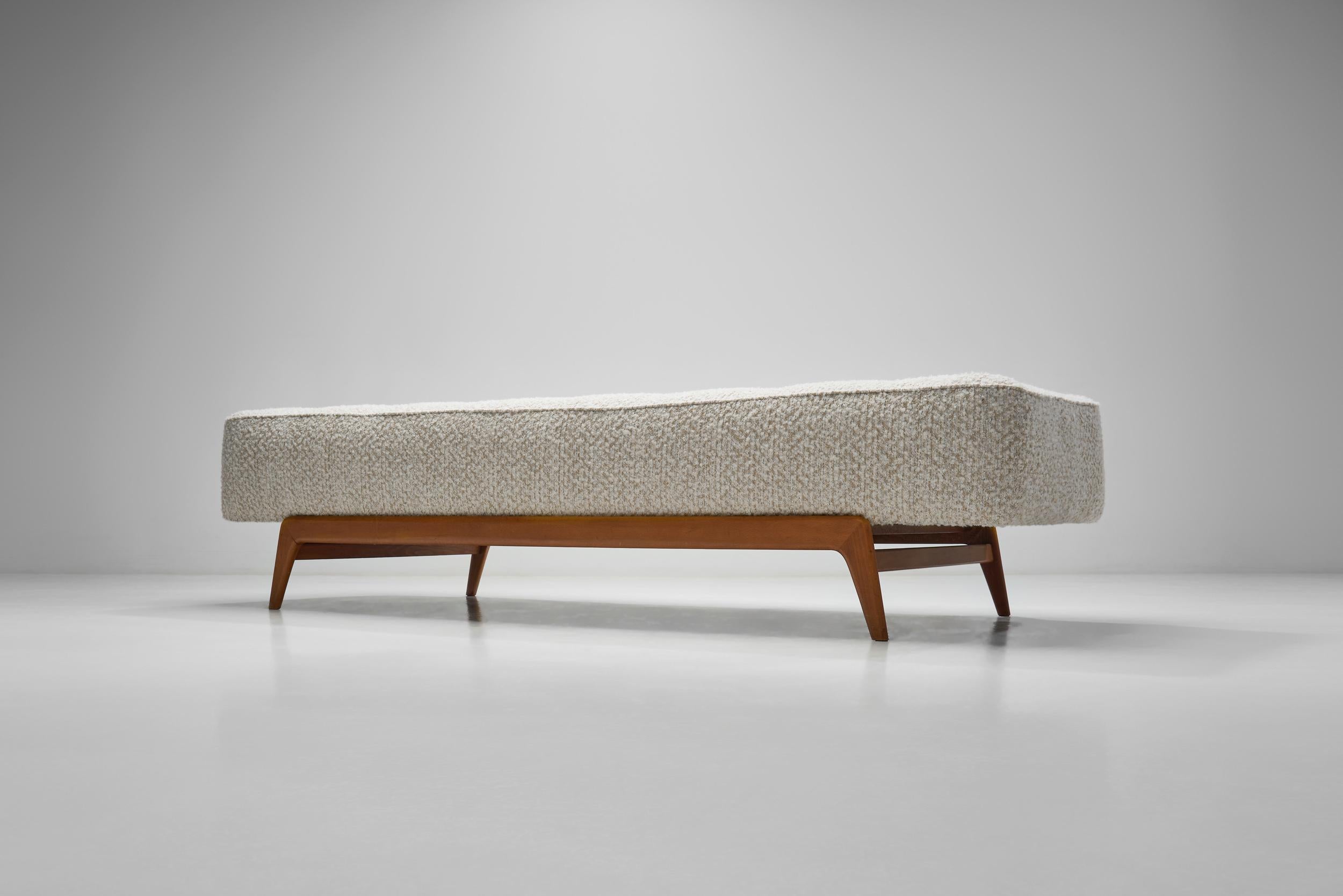Daybed Danés Tapizado en Tela Bouclé, Dinamarca ca 1970s en venta 7