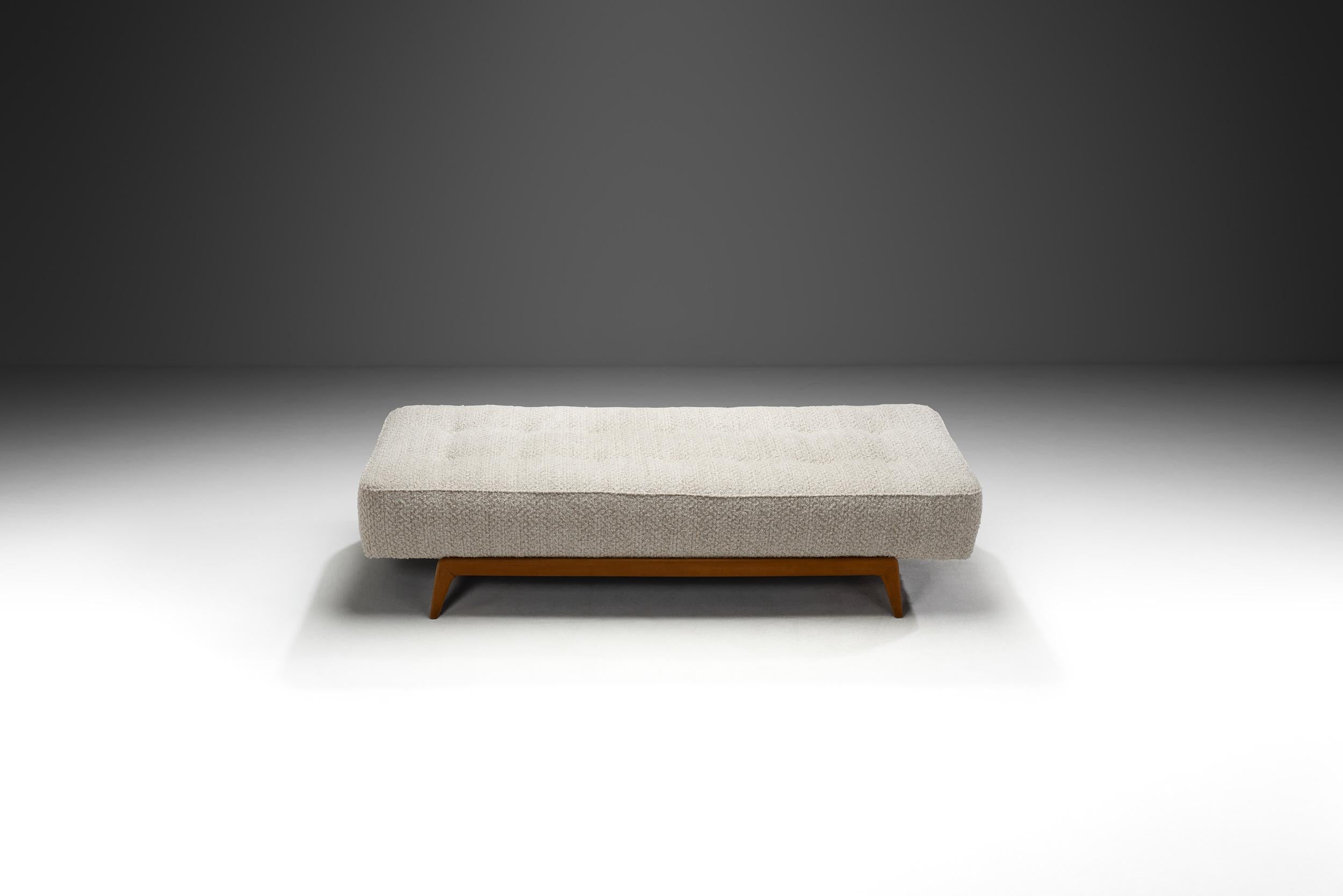 Daybed Danés Tapizado en Tela Bouclé, Dinamarca ca 1970s Escandinavo moderno en venta