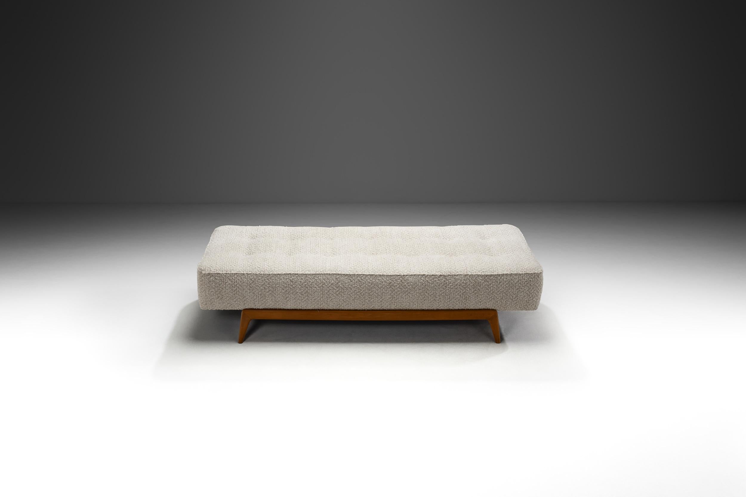 Daybed Danés Tapizado en Tela Bouclé, Dinamarca ca 1970s finales del siglo XX en venta