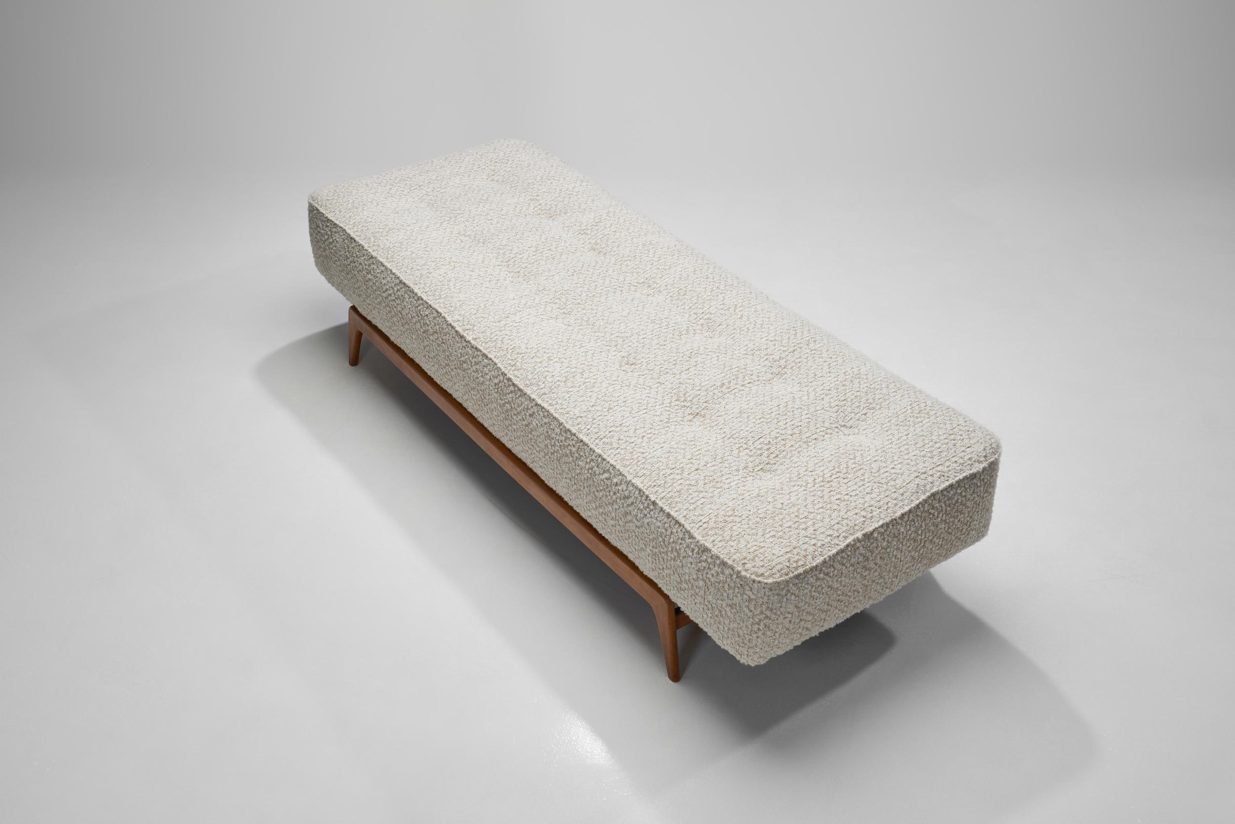 Daybed Danés Tapizado en Tela Bouclé, Dinamarca ca 1970s en venta 1