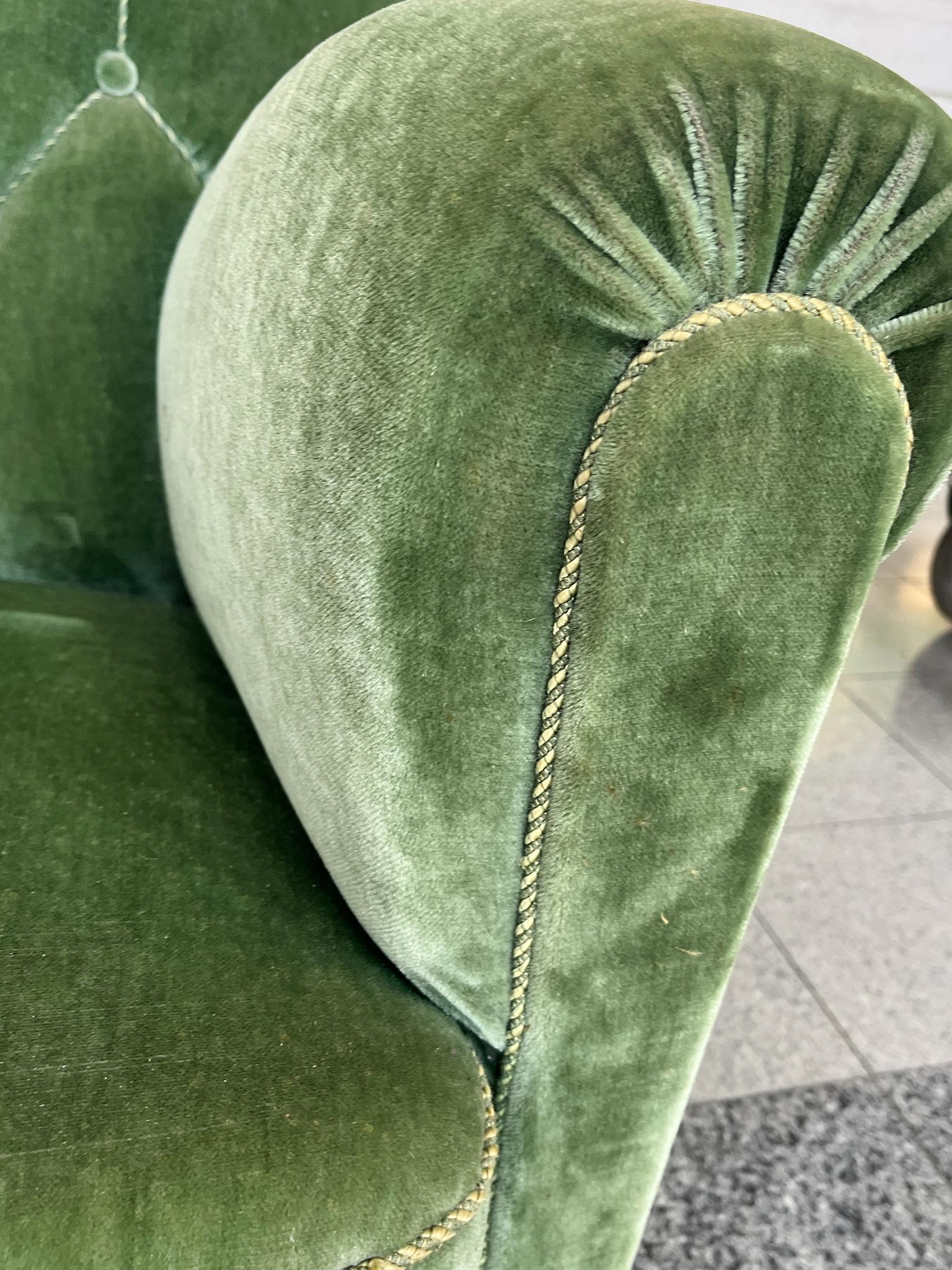 Fauteuil club en mohair vert de style déco danois en vente 2
