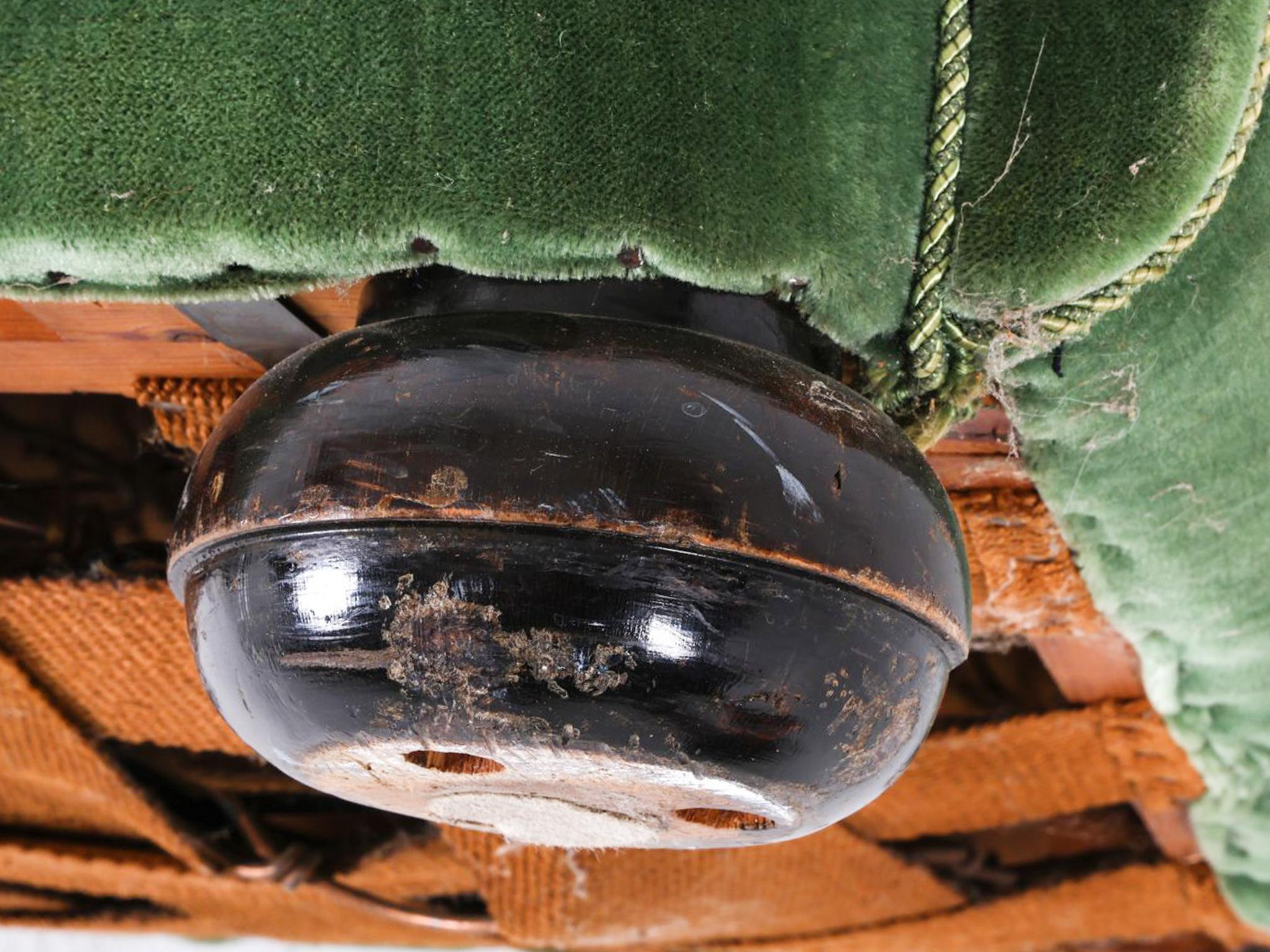 Fauteuil club en mohair vert de style déco danois en vente 5