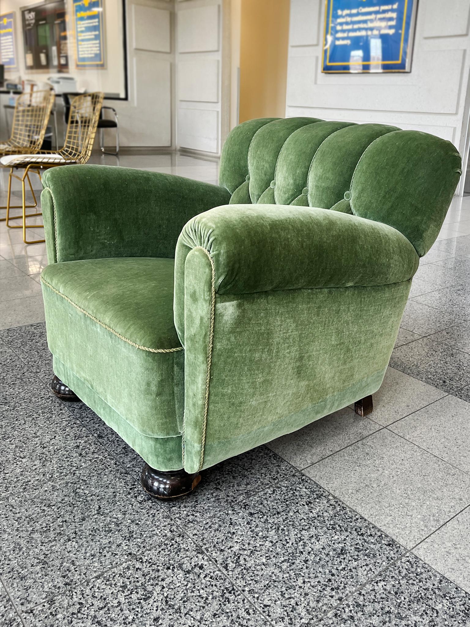 Danois Fauteuil club en mohair vert de style déco danois en vente