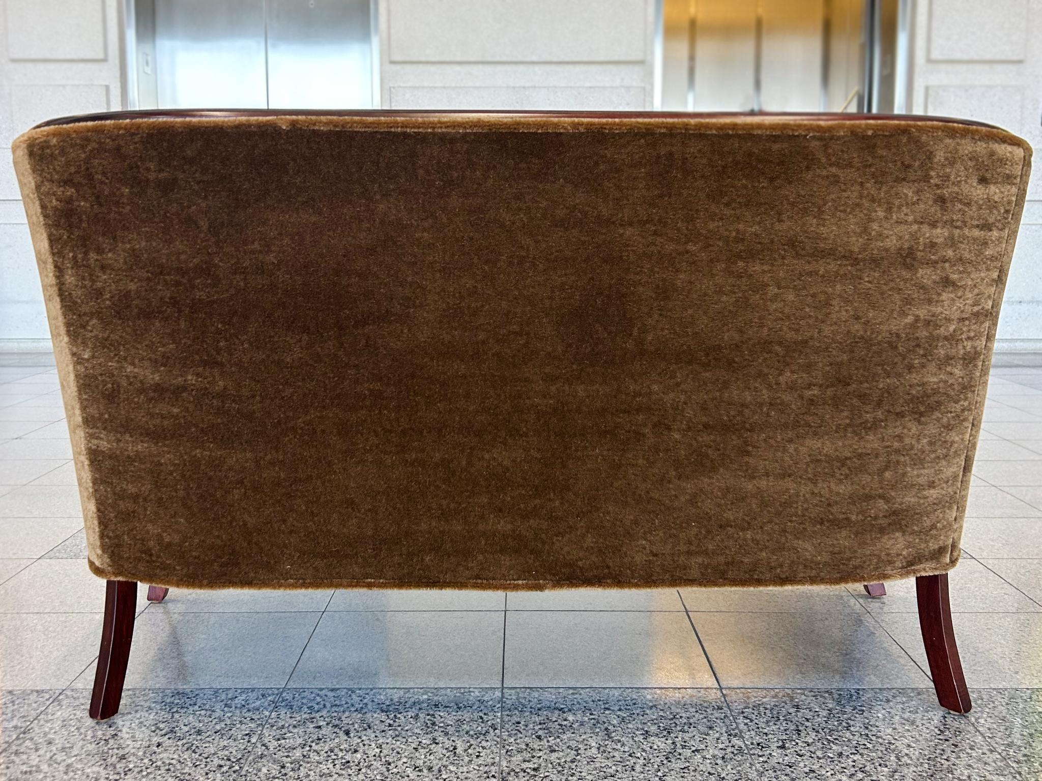Canapé en acajou de style déco danois en vente 4