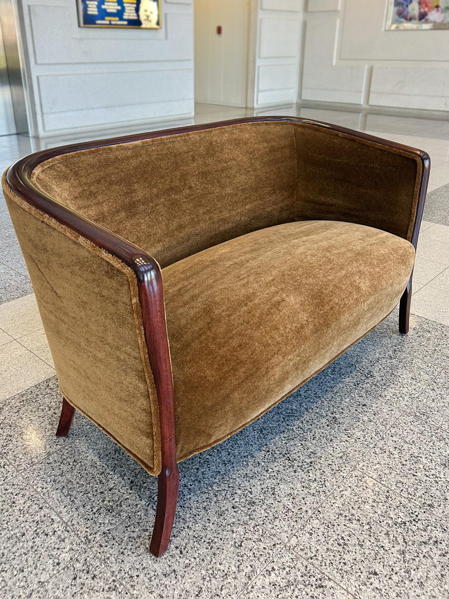 Danois Canapé en acajou de style déco danois en vente