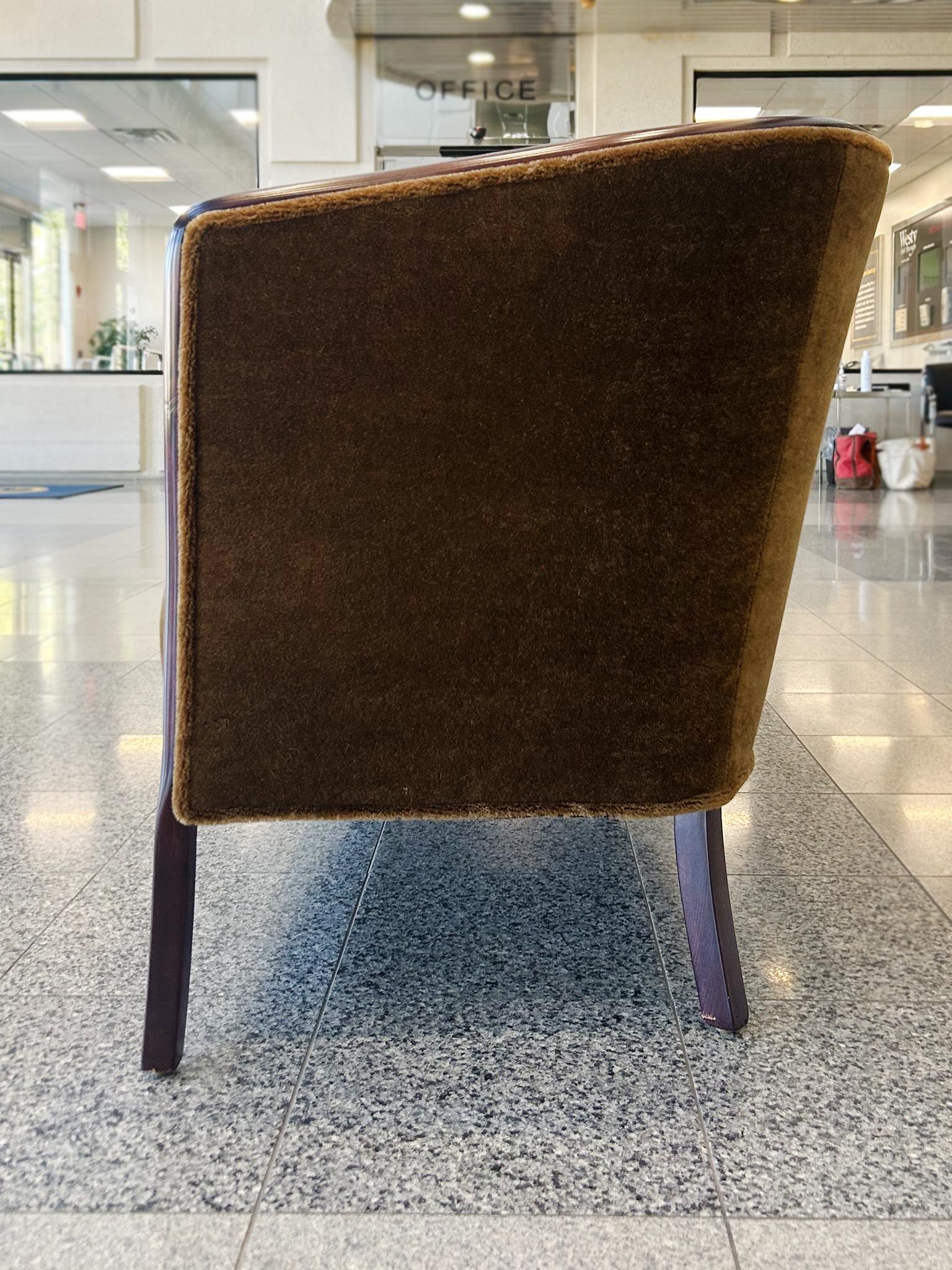 Canapé en acajou de style déco danois Bon état - En vente à New York, NY