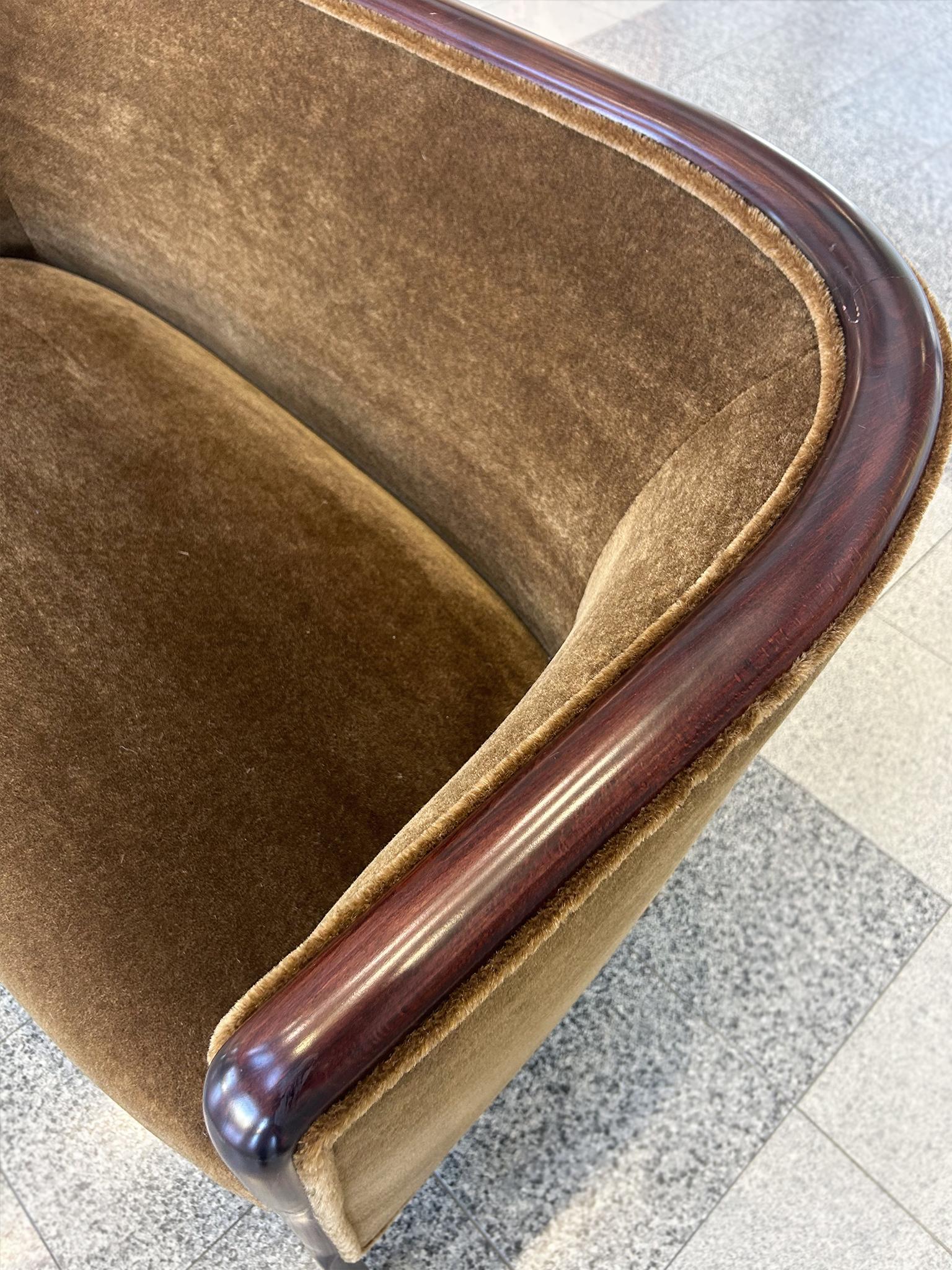 Milieu du XXe siècle Canapé en acajou de style déco danois en vente