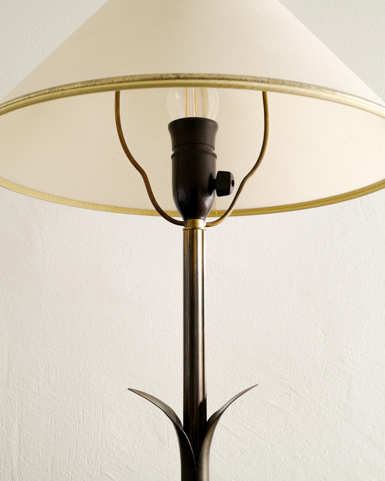 Danish Decorative Art Déco Table Lamp in Bronze with Original Shade, 1930s  For Sale 1