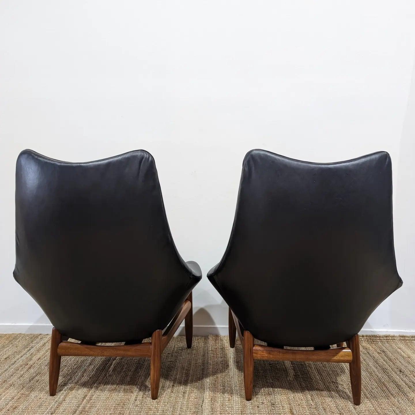 Danish Deluxe pair of Anita armchairs fully restored soft Italian leather For Sale 4