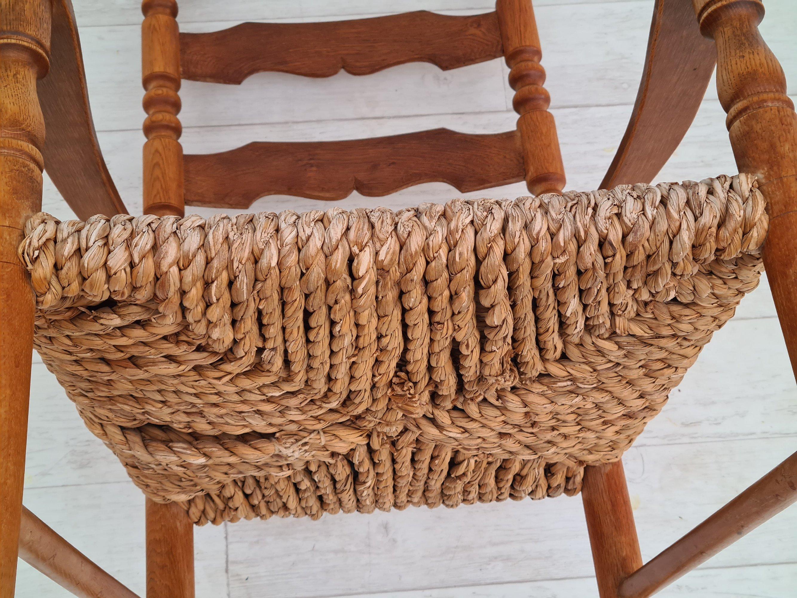 Fauteuil à bascule danois, années 60, bois de chêne, fibres naturelles, état d'origine en vente 1